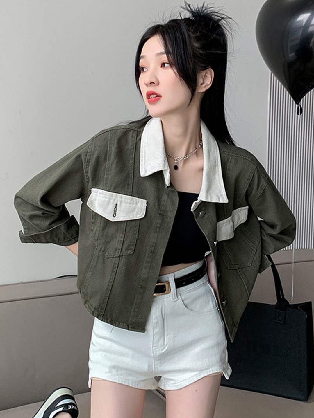 

StyleCast x Revolte Colourblocked Spread Collar Long Sleeves Cotton Denim Jacket, Green