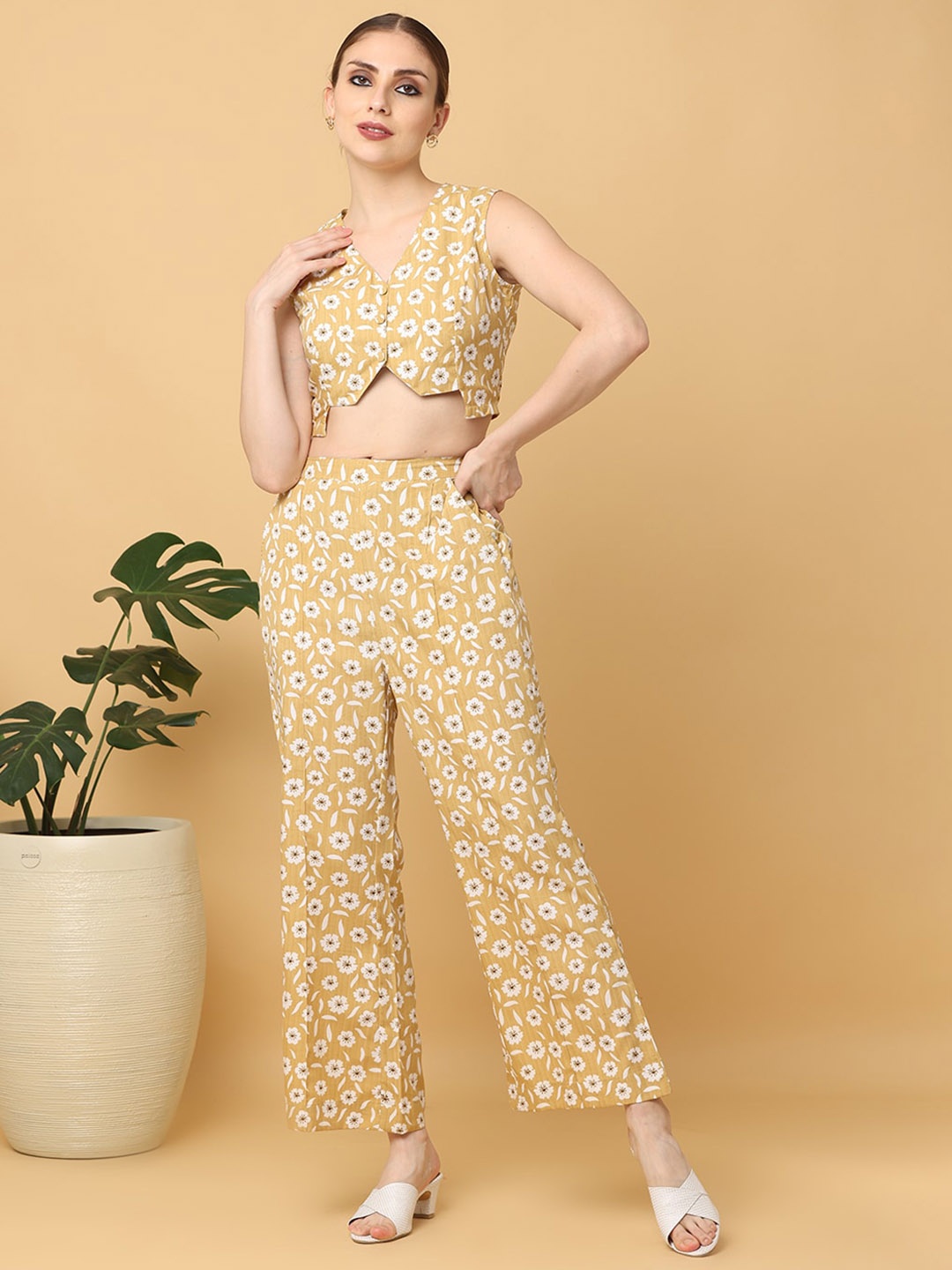 

Cora Floral Printed Top & Trousres Co-Ords Set, Beige
