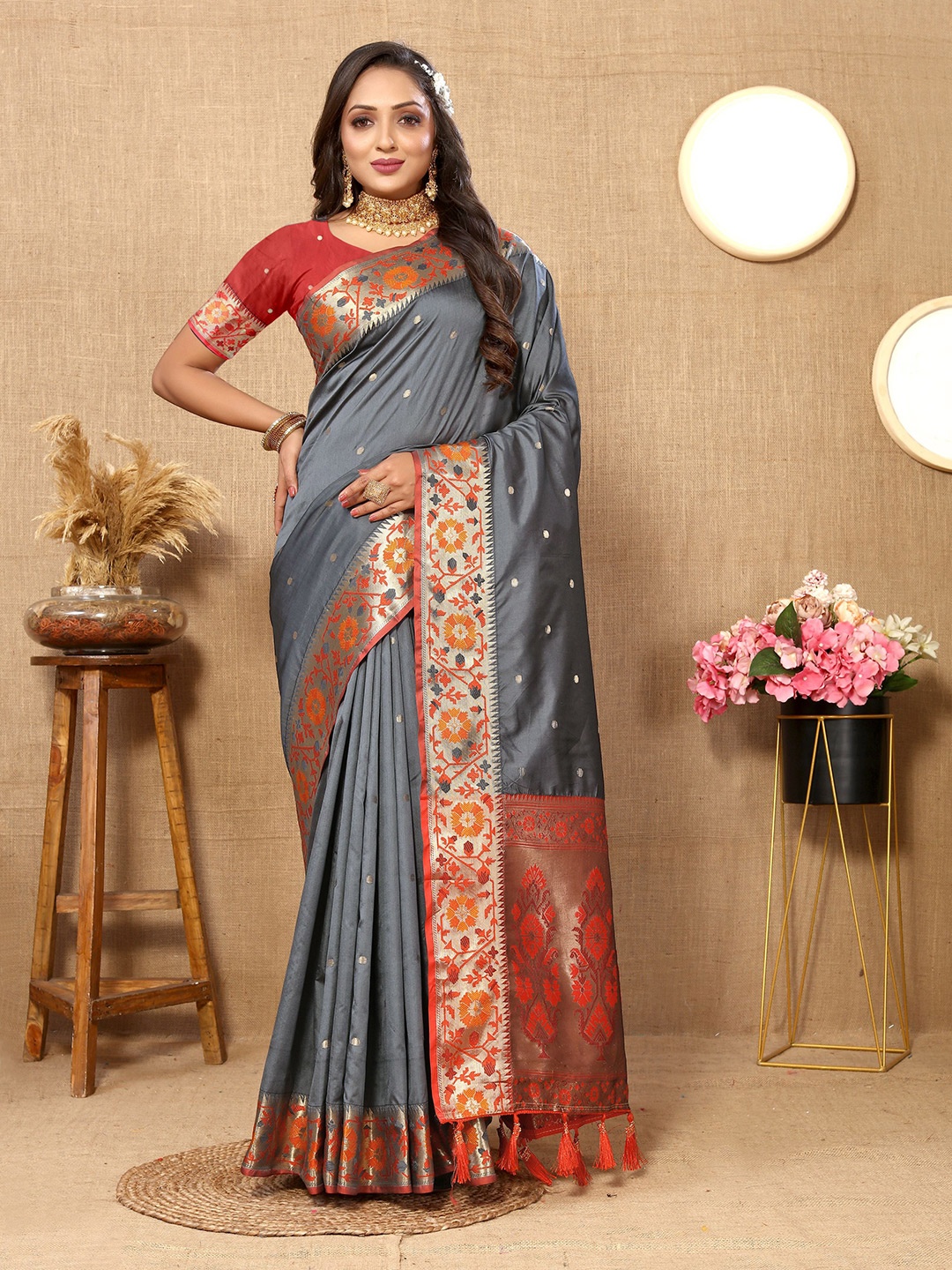 

bansari textiles Ethnic Motifs Woven Design Zari Silk Cotton Patola Saree, Grey