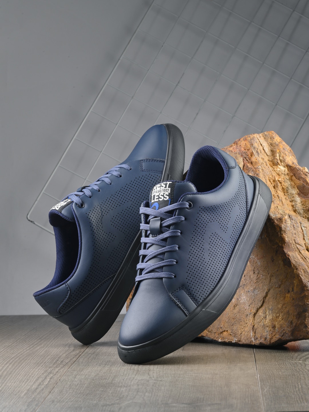 

SPYKAR Men Textured Comfort Insole Lace-Ups Sneakers, Navy blue
