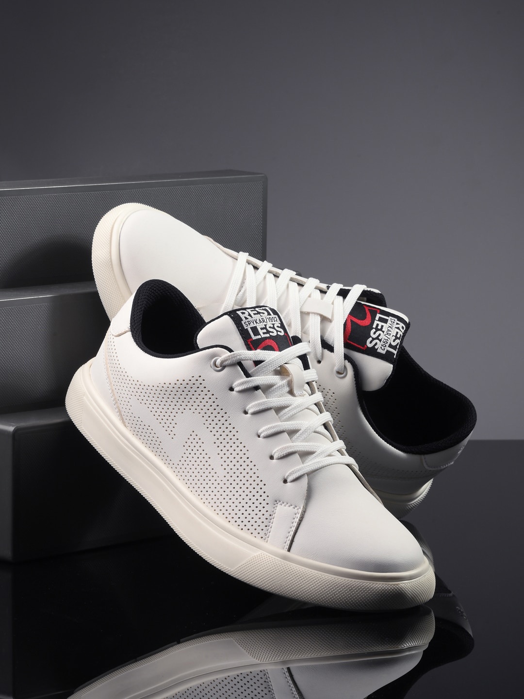 

SPYKAR Men Textured Comfort Insole Contrast Sole Lace-Ups Sneakers, White