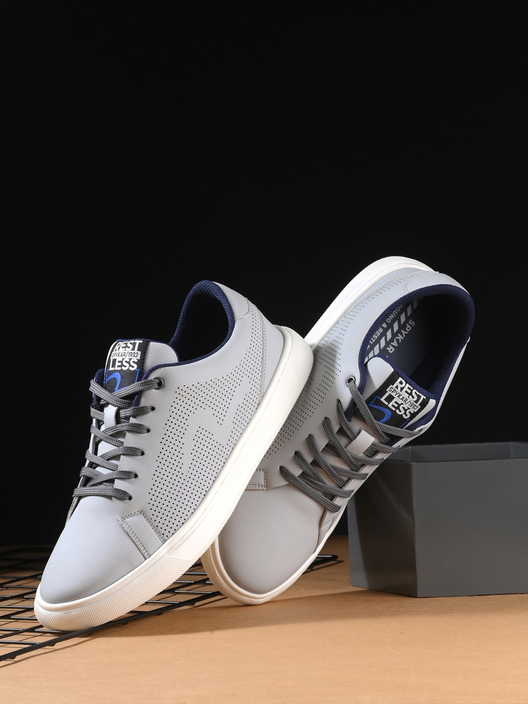 SPYKAR Men Textured Round Toe Sneakers, Grey