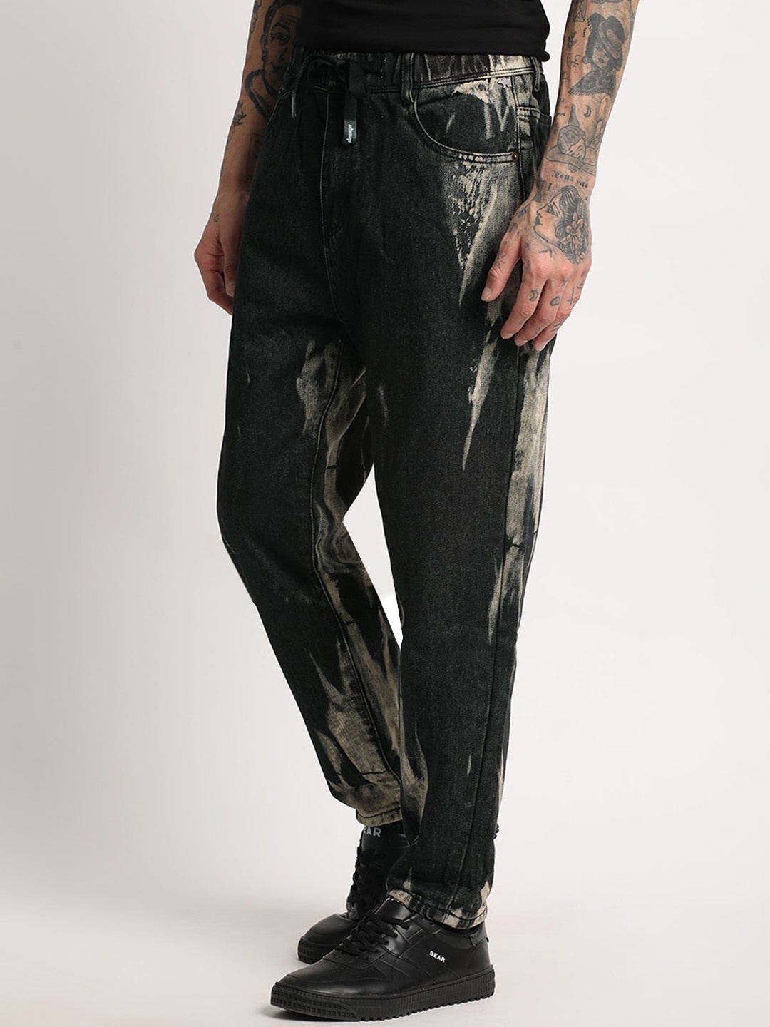 

THE BEAR HOUSE Men Relaxed Fit Clean Look Pure Cotton Jeans, Black