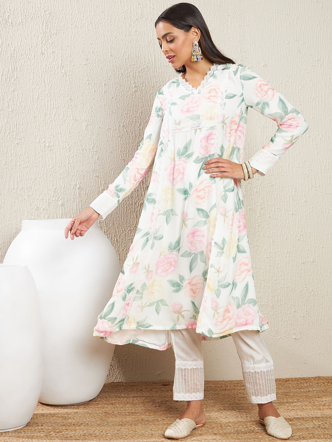 

ADORNIA Floral Printed Panelled Kurta & Trousers, White