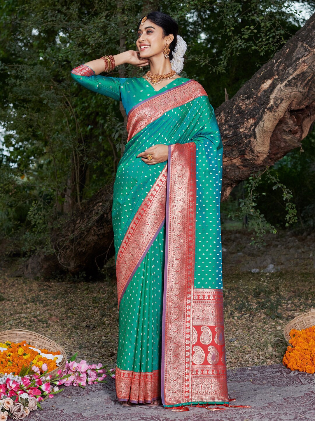 

SANGAM PRINTS Floral Woven Design Zari Banarasi Saree, Green