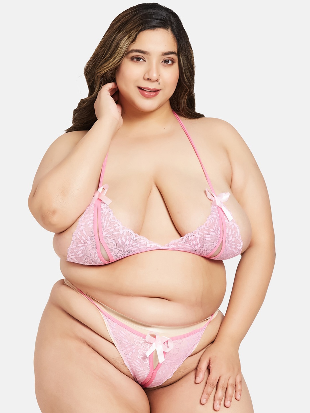 

Curves By ZeroKaata Plus Size Self Design Halter Neck Lace Lingerie Set, Pink