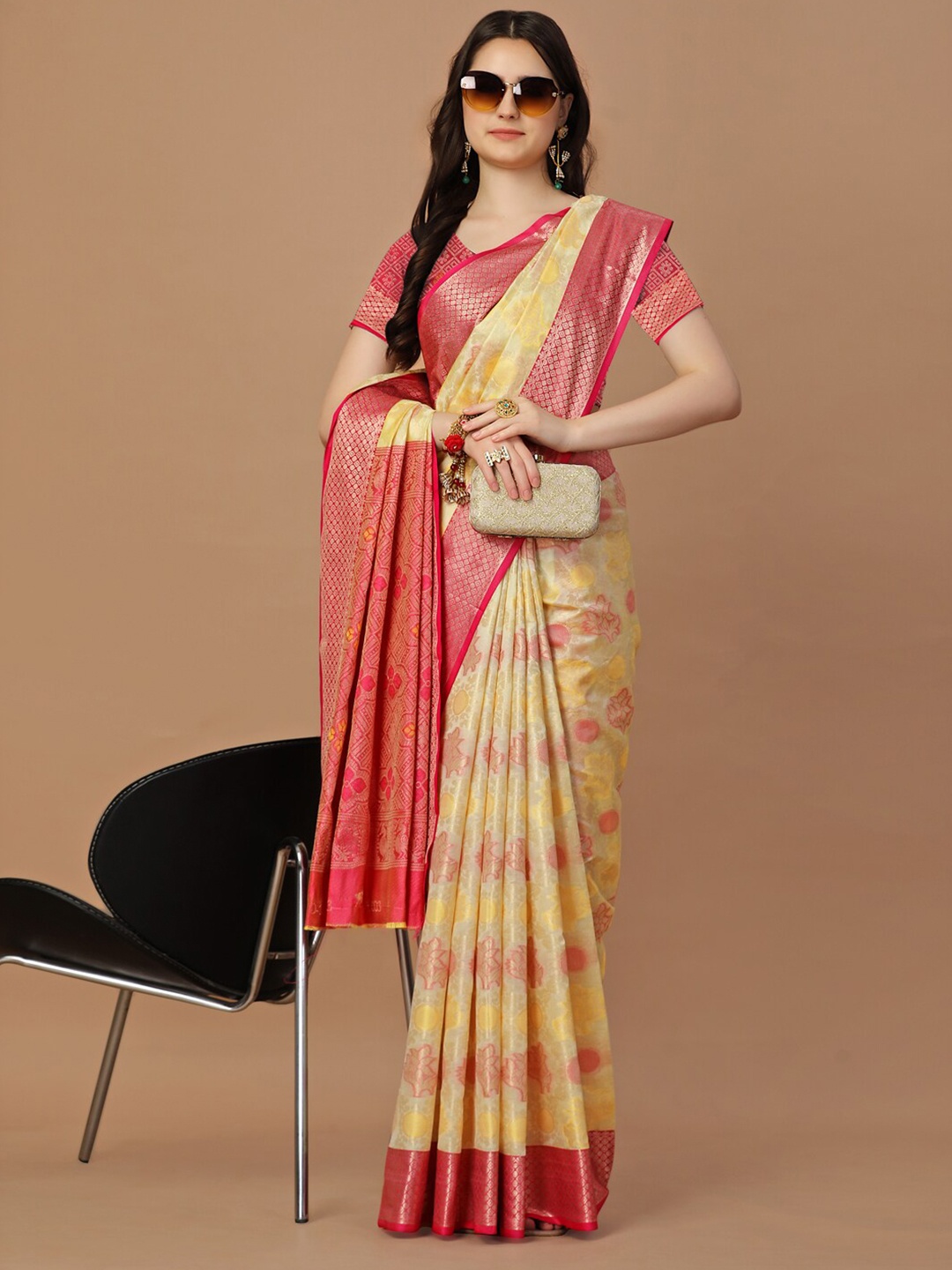 

JUST FASHION Floral Woven Design Banarasi Zari Saree, Off white