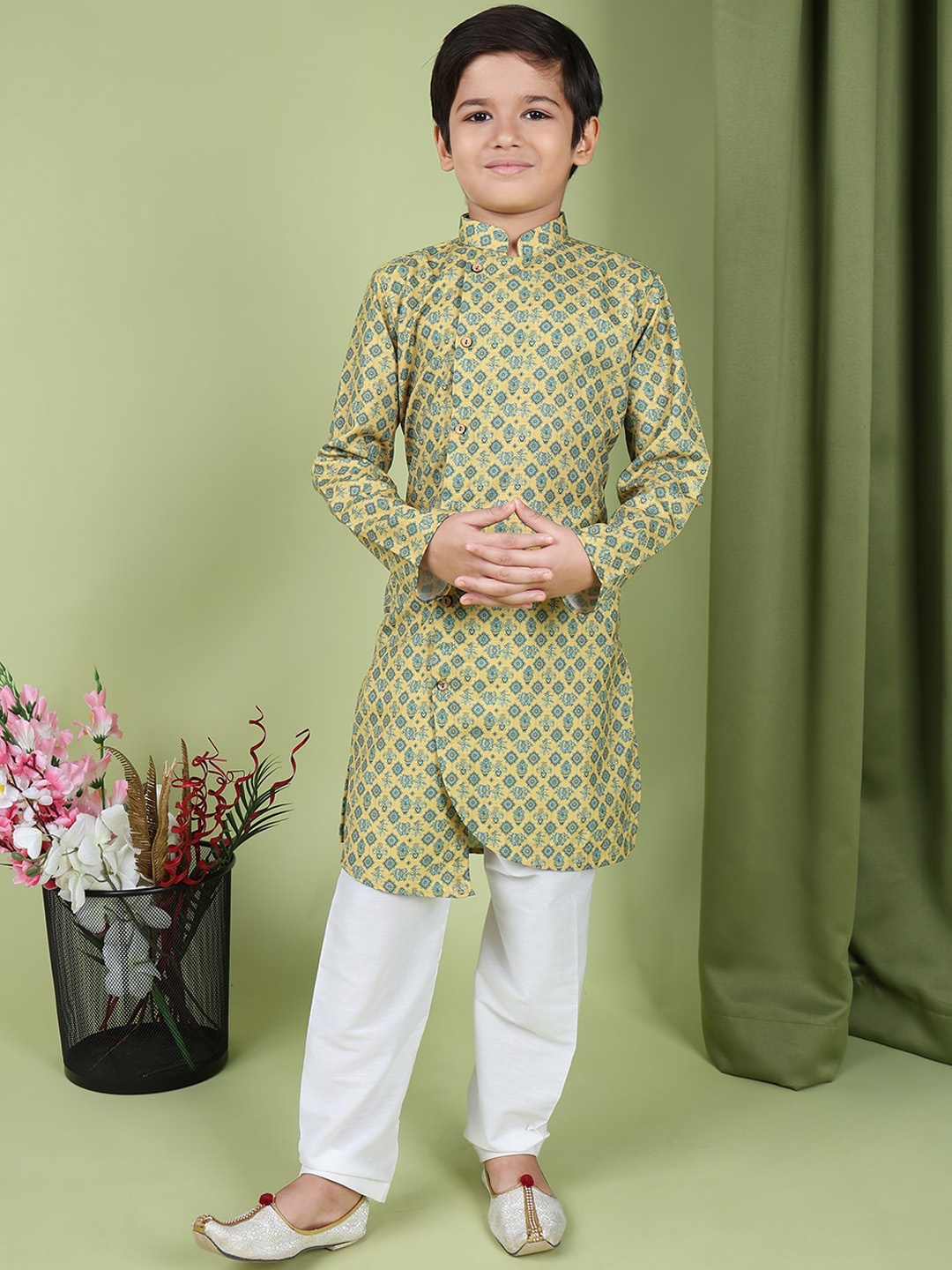 

TABARD Boys Ethnic Motifs Printed Regular Pure Cotton Kurta with Churidar, Yellow