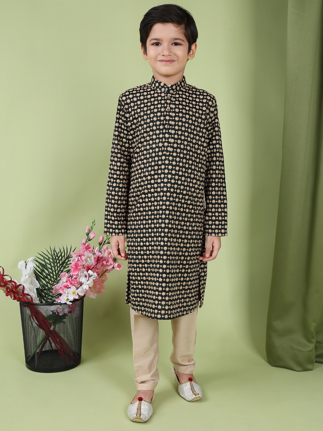 TABARD Boys Embroidered Regular Pure Cotton Kurta with Churidar, Green