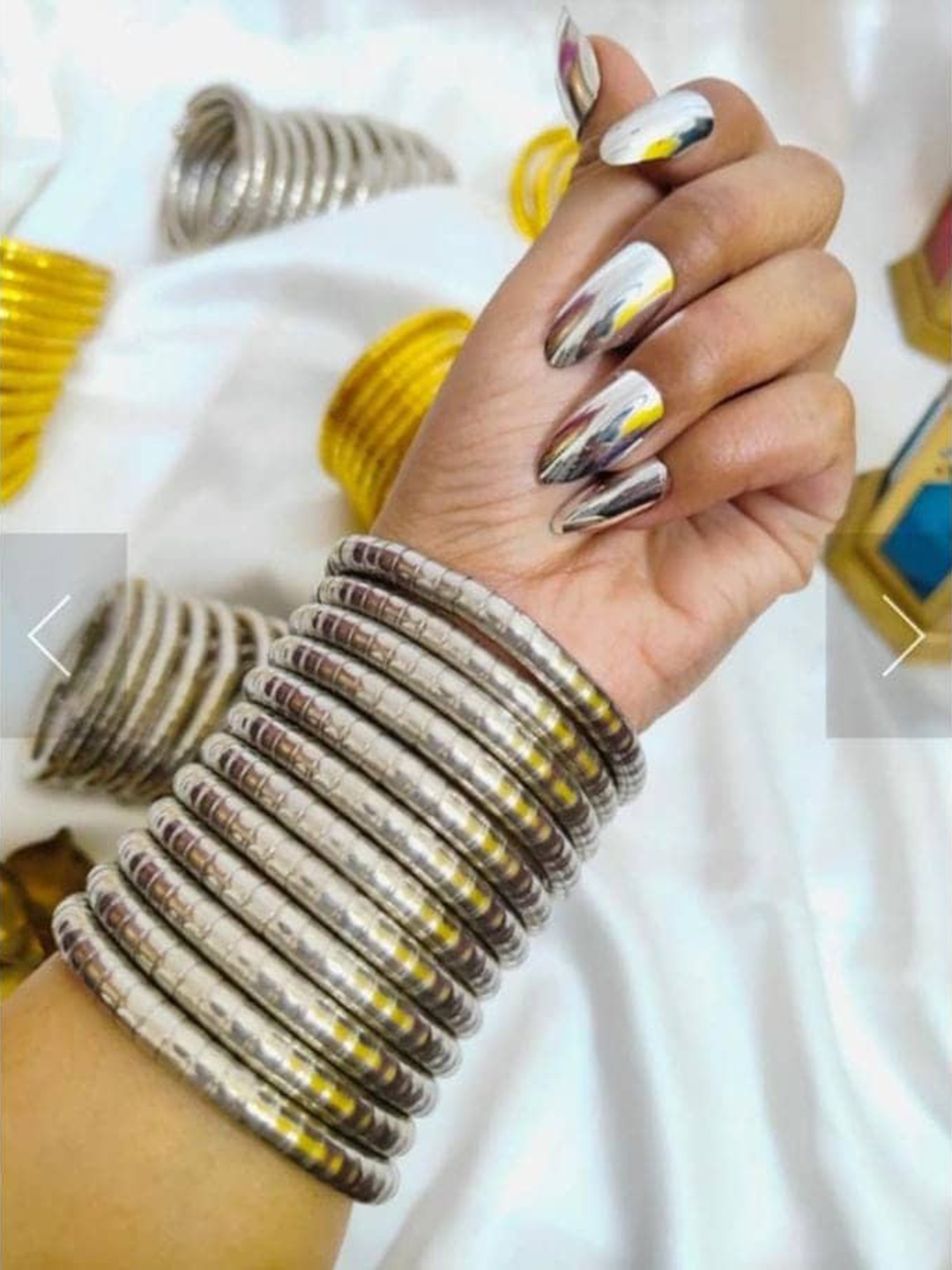 

Samridhi DC Silver Plated Oxidised Bangle