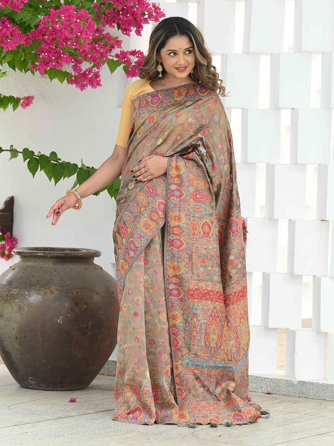 

BEATITUDE Ethnic Motifs Woven Design Zari Saree, Brown