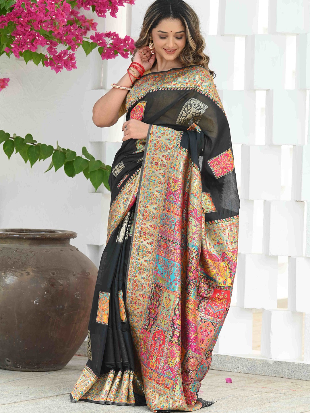 

BEATITUDE Ethnic Motifs Woven Design Zari Saree, Black