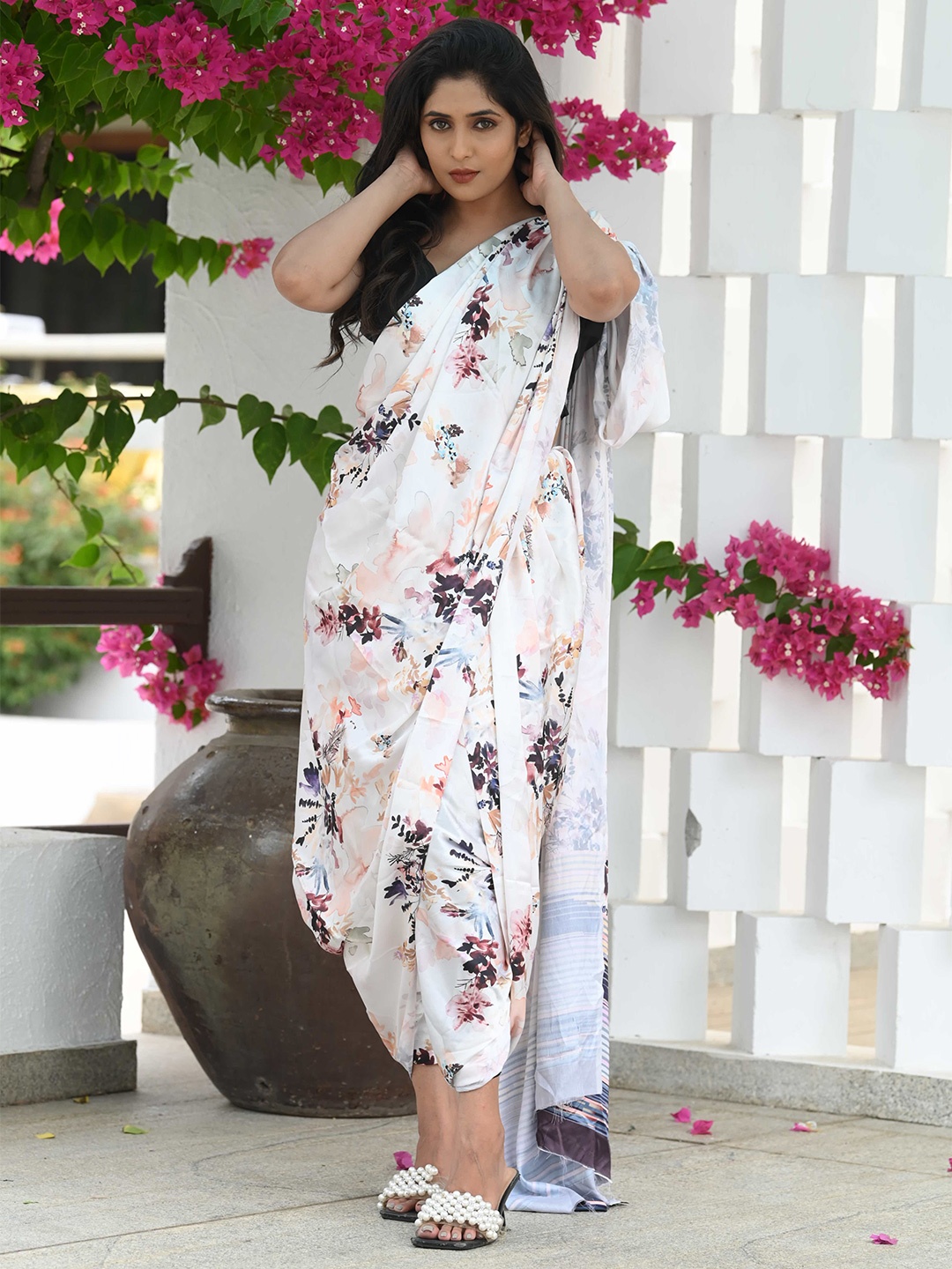 BEATITUDE Floral Printed Satin Saree, Off white
