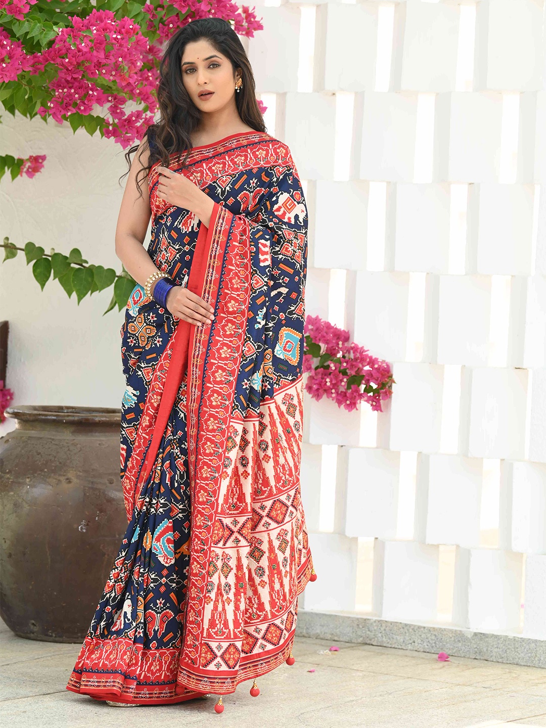 

BEATITUDE Ethnic Motifs Woven Design Zari Patola Saree, Blue