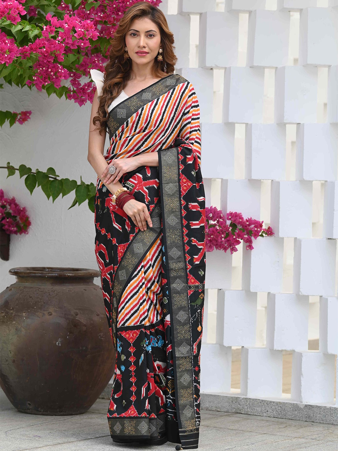 

BEATITUDE Leheriya Printed Saree, White