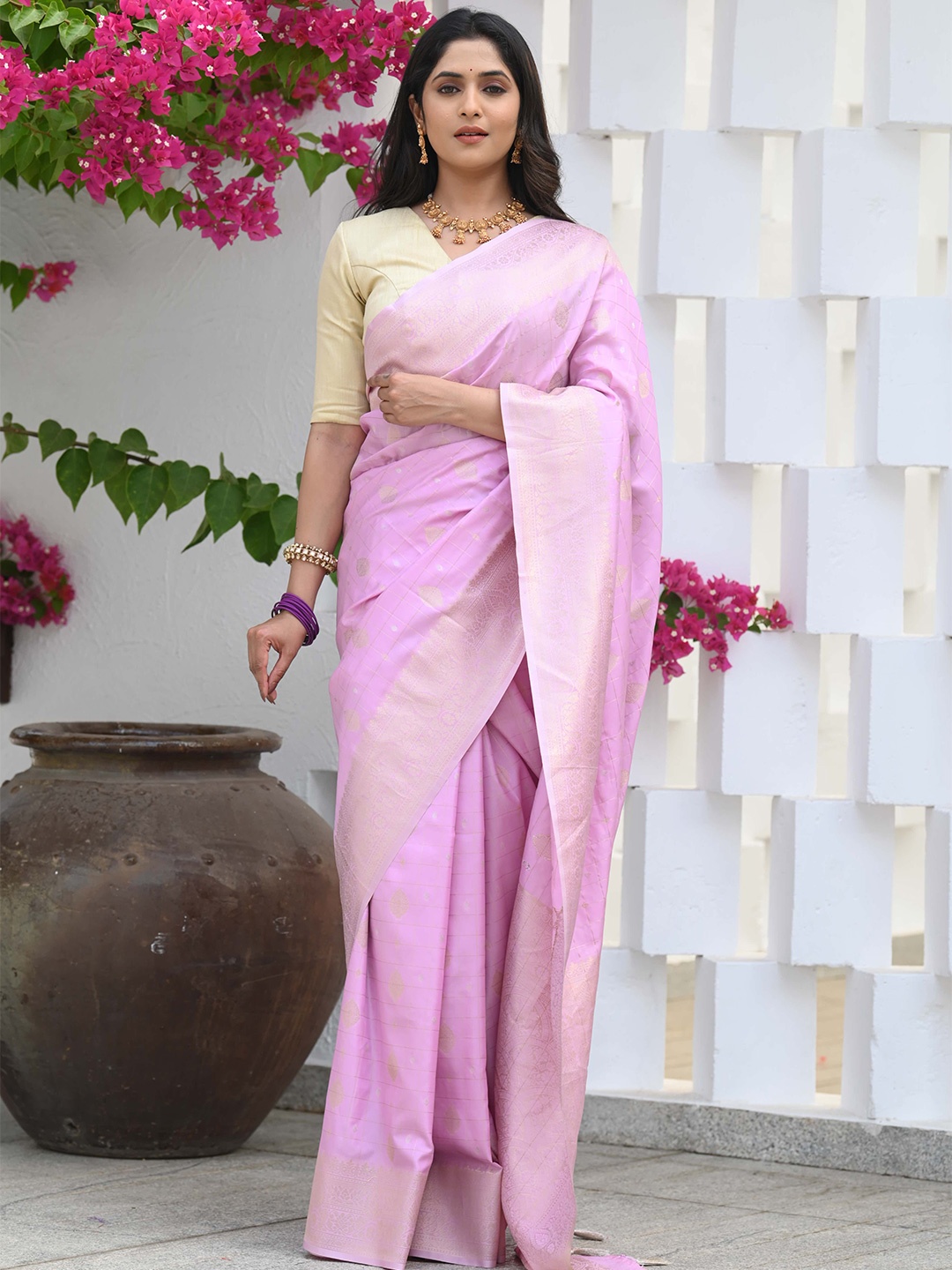 

BEATITUDE Ethnic Motif Woven Design Zari Saree, Lavender