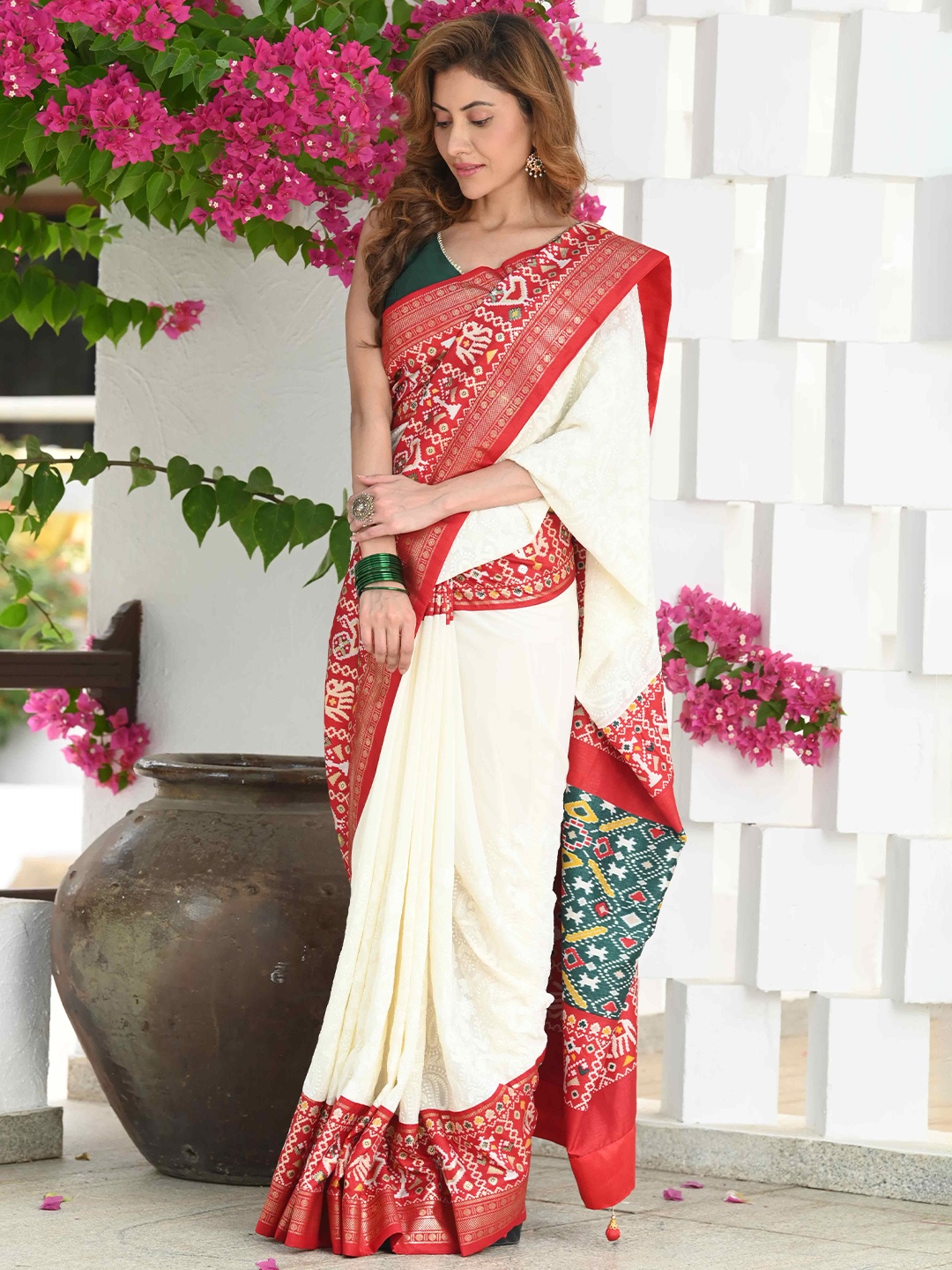 

BEATITUDE Floral Embroidered Zari Saree, White