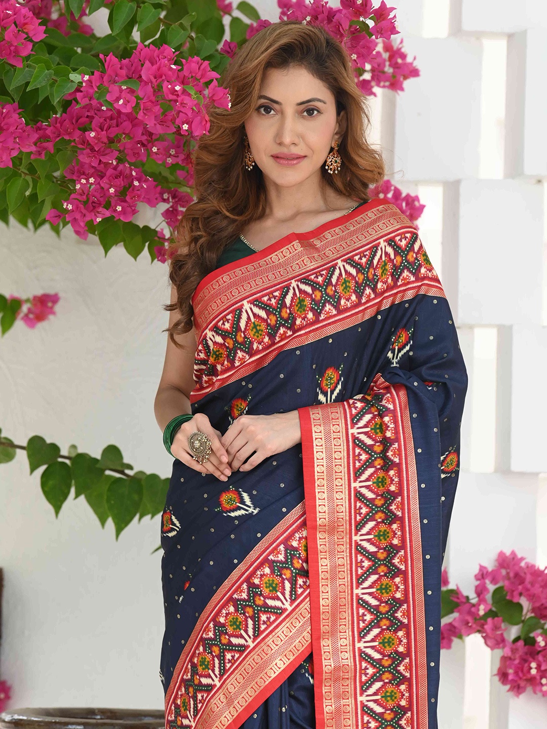 BEATITUDE Floral Woven Design Zari Saree, Blue