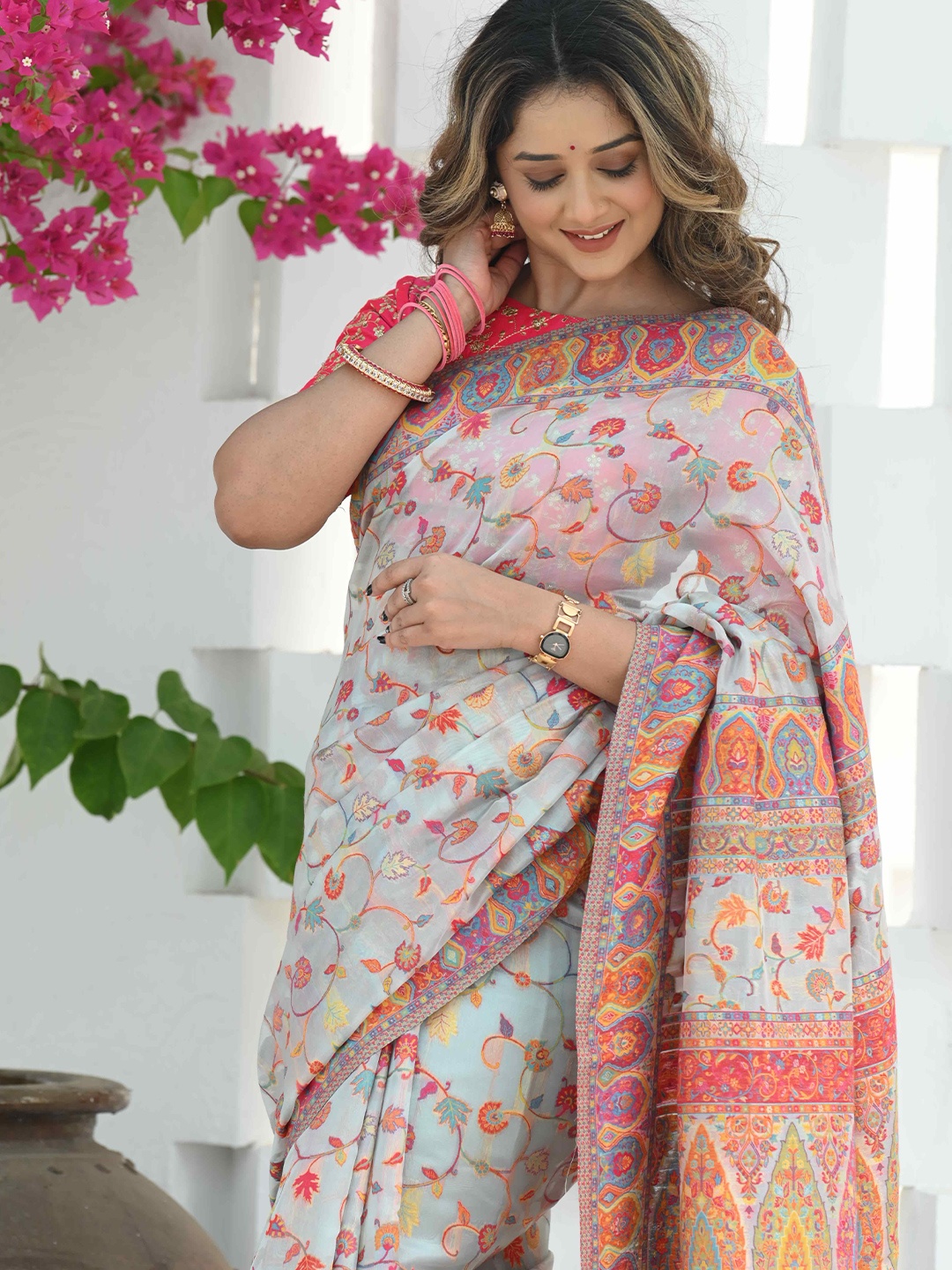 

BEATITUDE Floral Woven Design Zari Saree, Grey