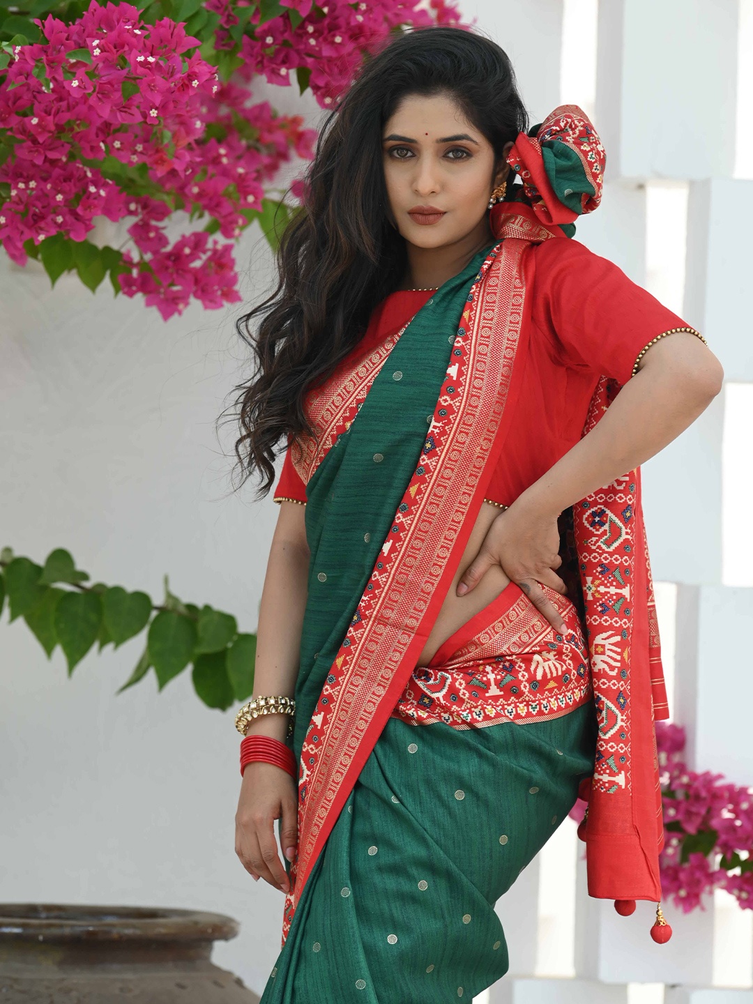

BEATITUDE Ethnic Motifs Woven Design Zari Patola Saree, Green