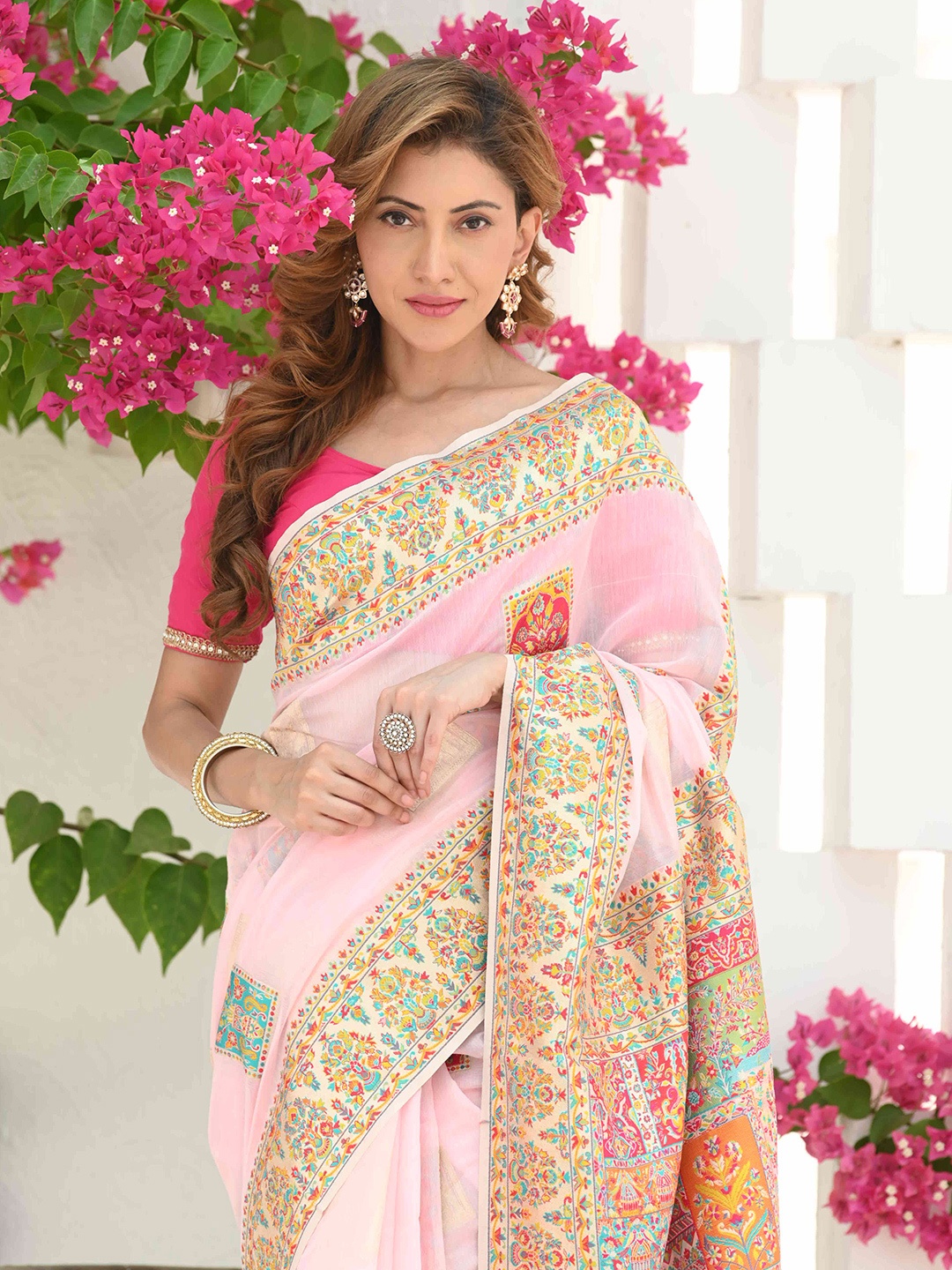 

BEATITUDE Floral Woven Design Zari Saree, Pink