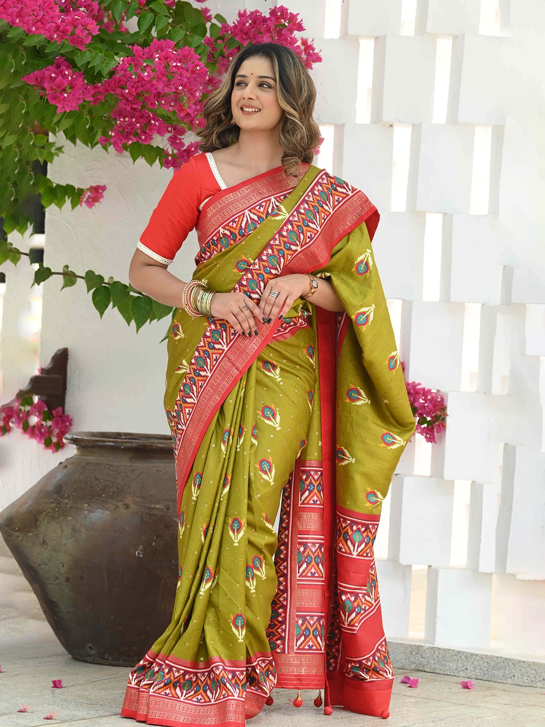 

BEATITUDE Ethnic Motifs Woven Design Zari Patola Saree, Green