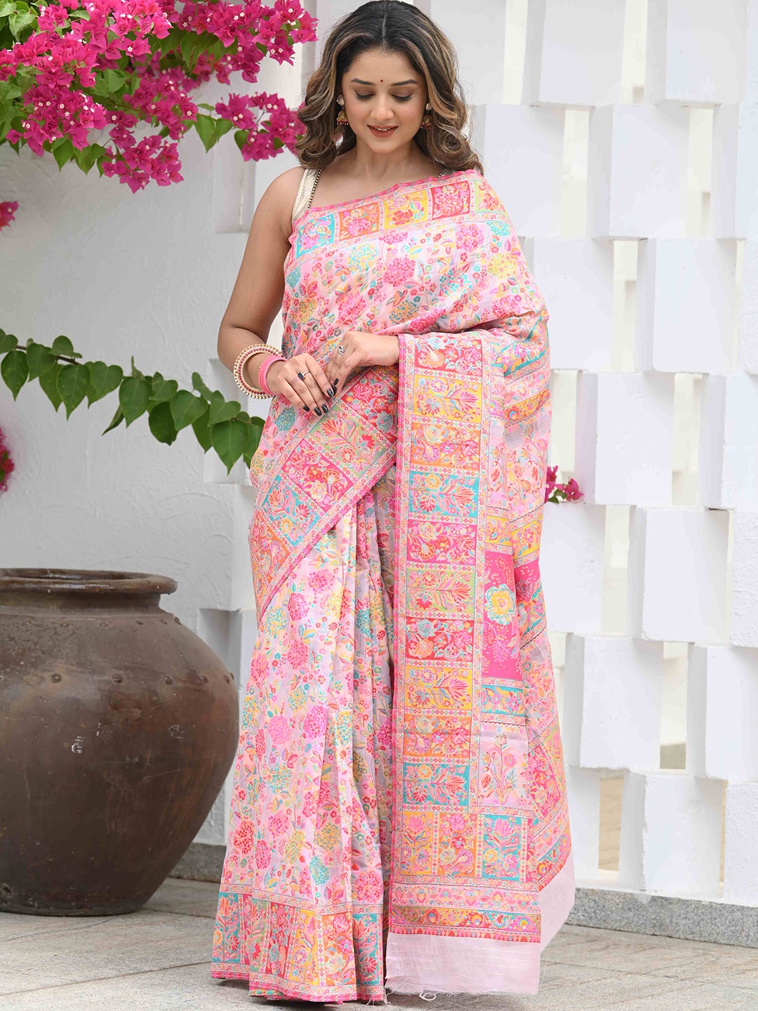 

BEATITUDE Floral Woven Design Zari Saree, Pink