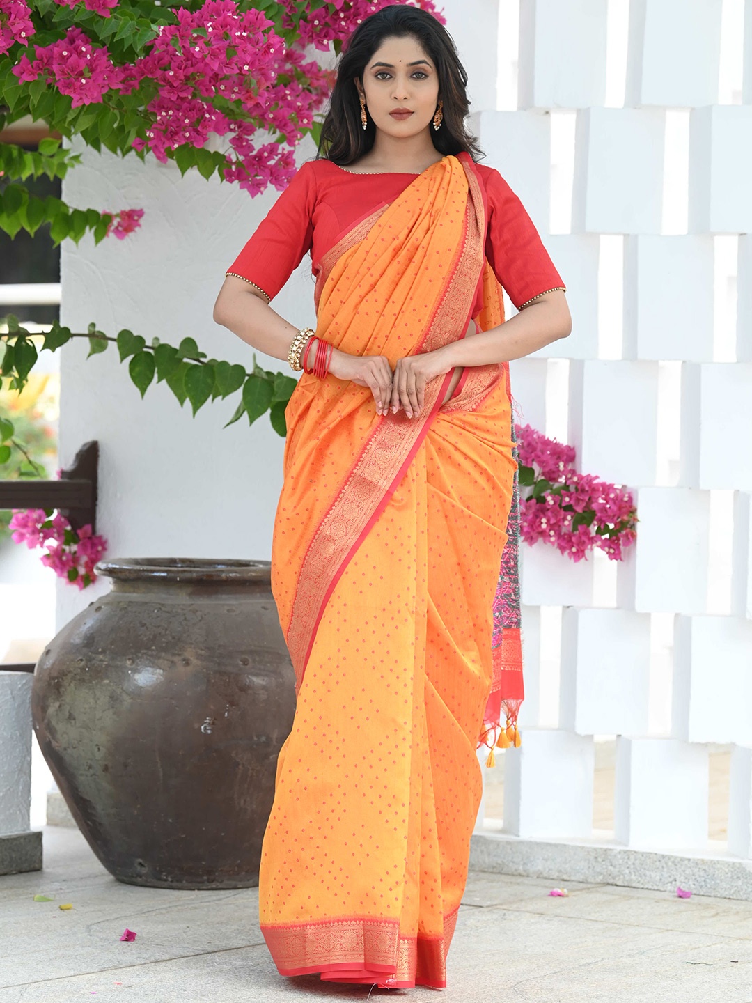 

BEATITUDE Geometric Printed Zari Banarasi Saree, Orange