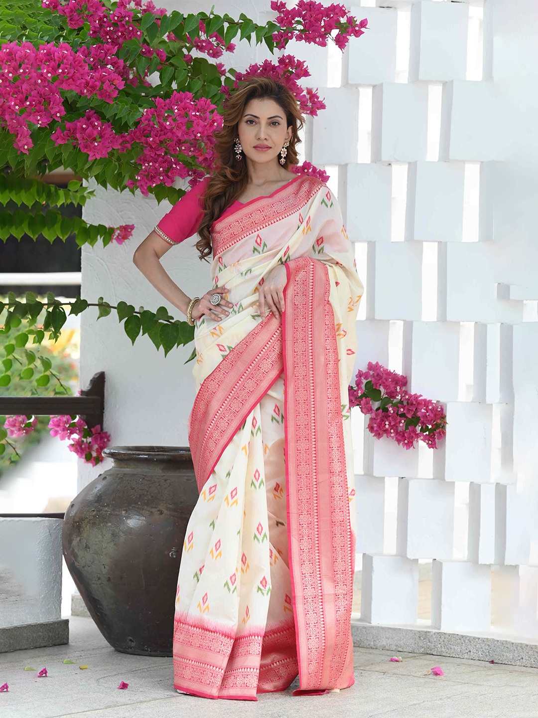 

BEATITUDE Floral Woven Design Zari Saree, Off white