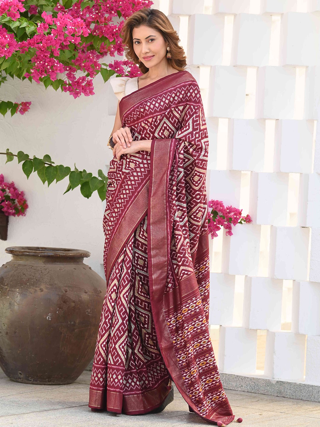 

BEATITUDE Geometric Printed Saree, Purple