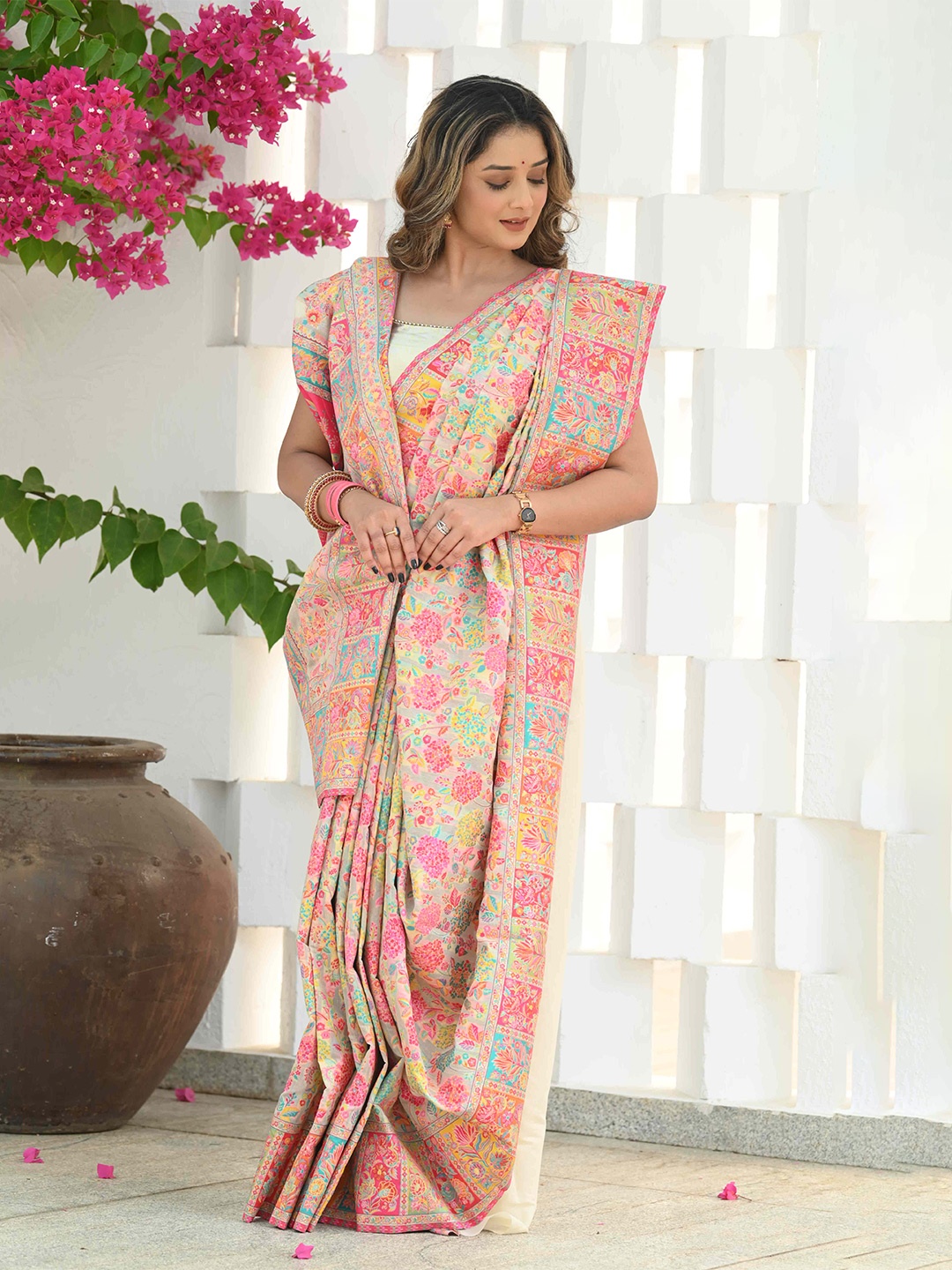 

BEATITUDE Floral Woven Design Zari Saree, Beige