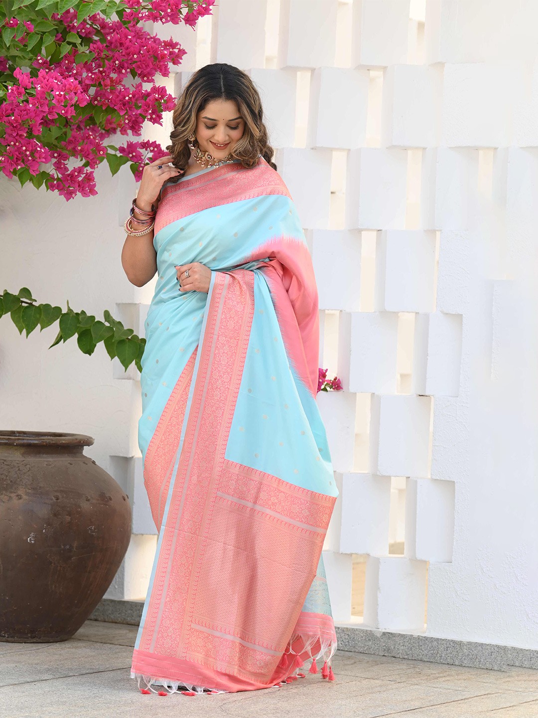 

BEATITUDE Ethnic Motifs Woven Design Zari Saree, Blue