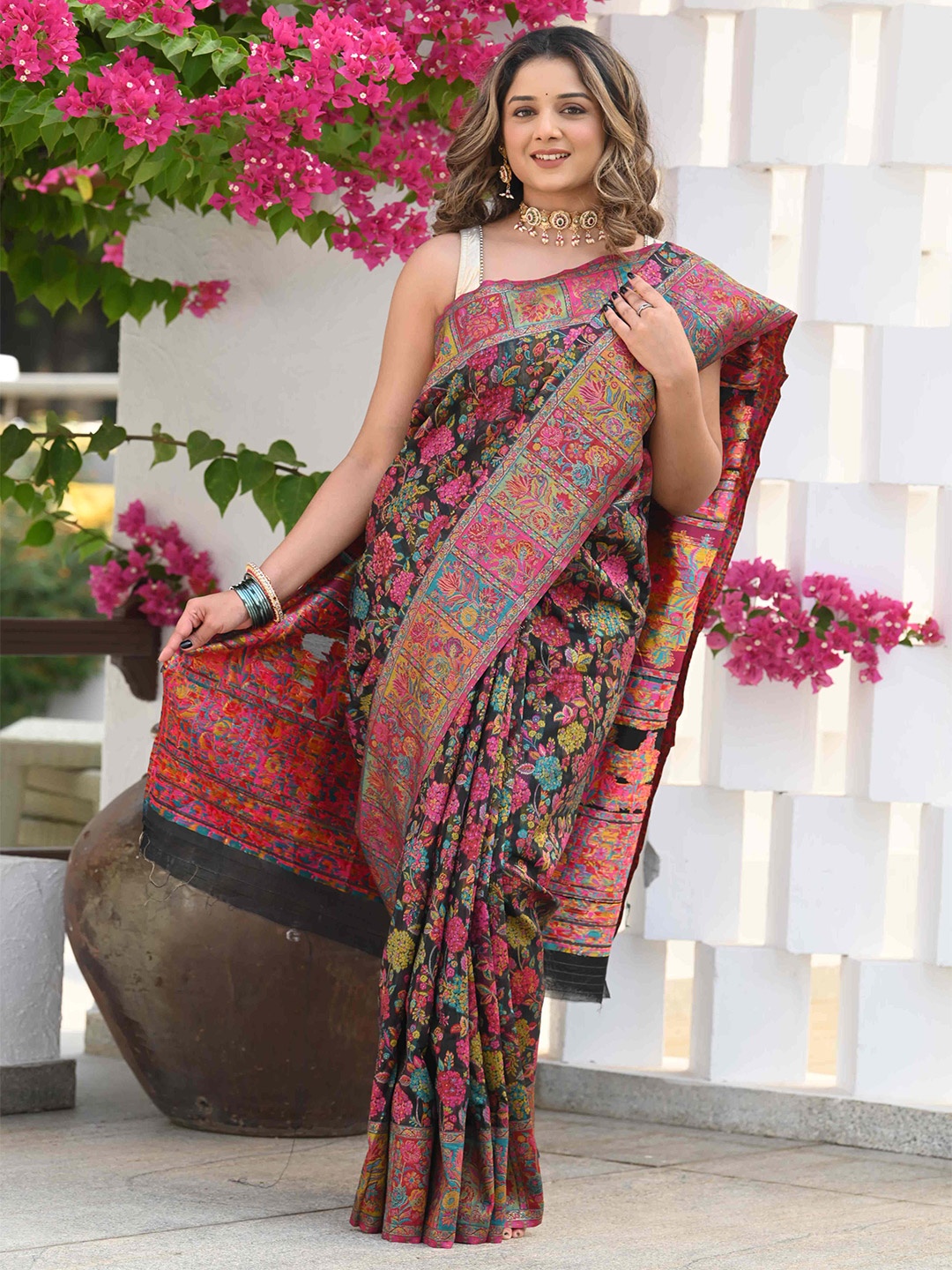 

BEATITUDE Woven Design Printed Saree, Black