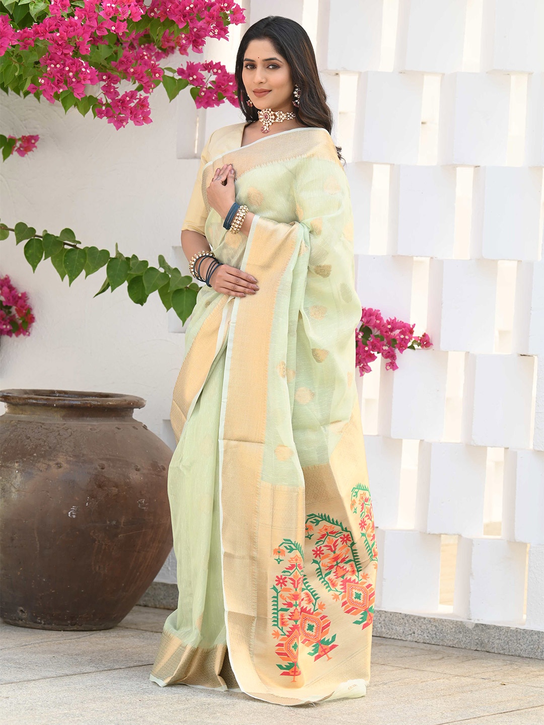 

BEATITUDE Ethnic Motifs Woven Design Zari Tissue Saree, Green