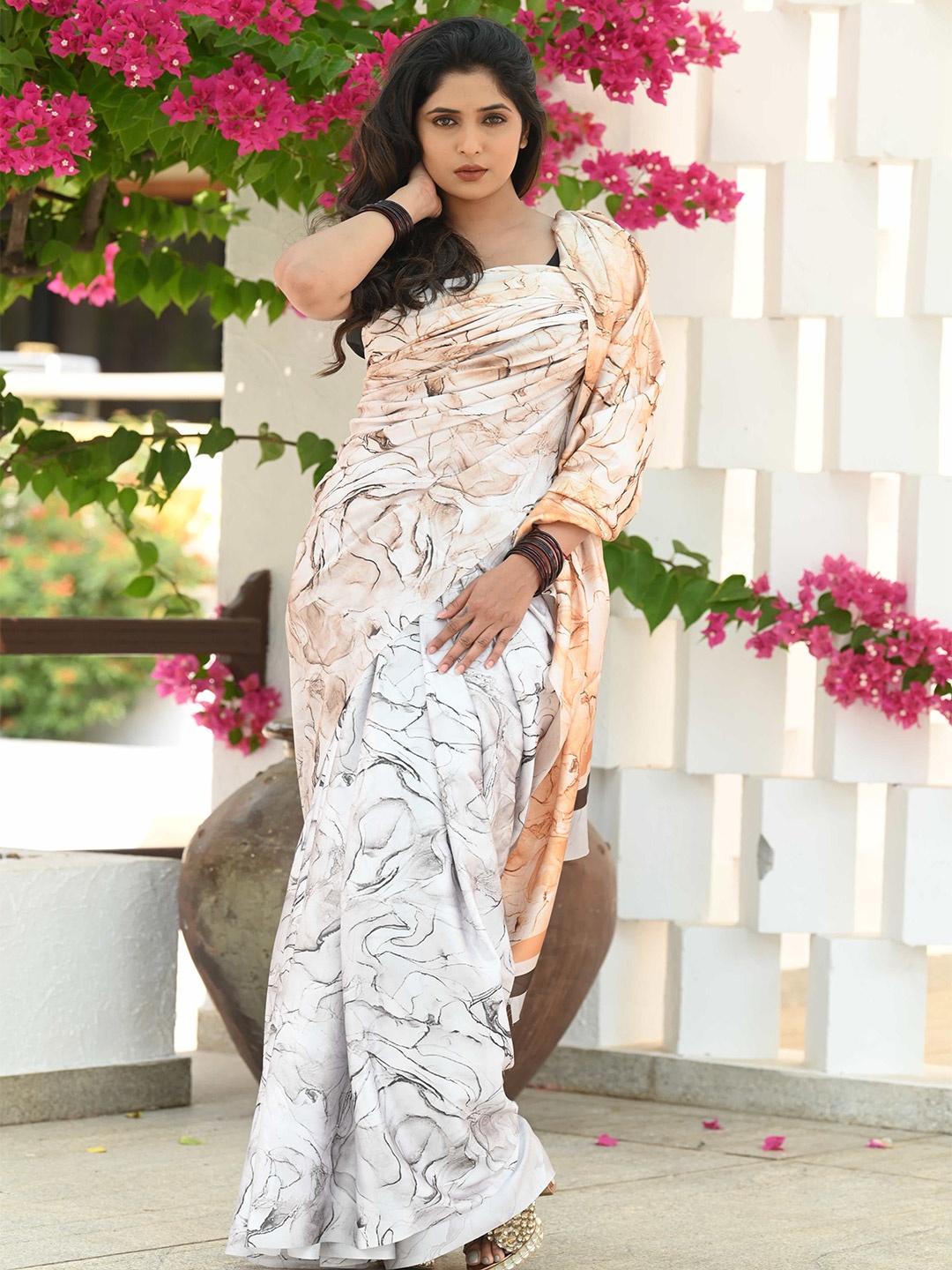 

BEATITUDE Abstract Printed Satin Saree, Off white