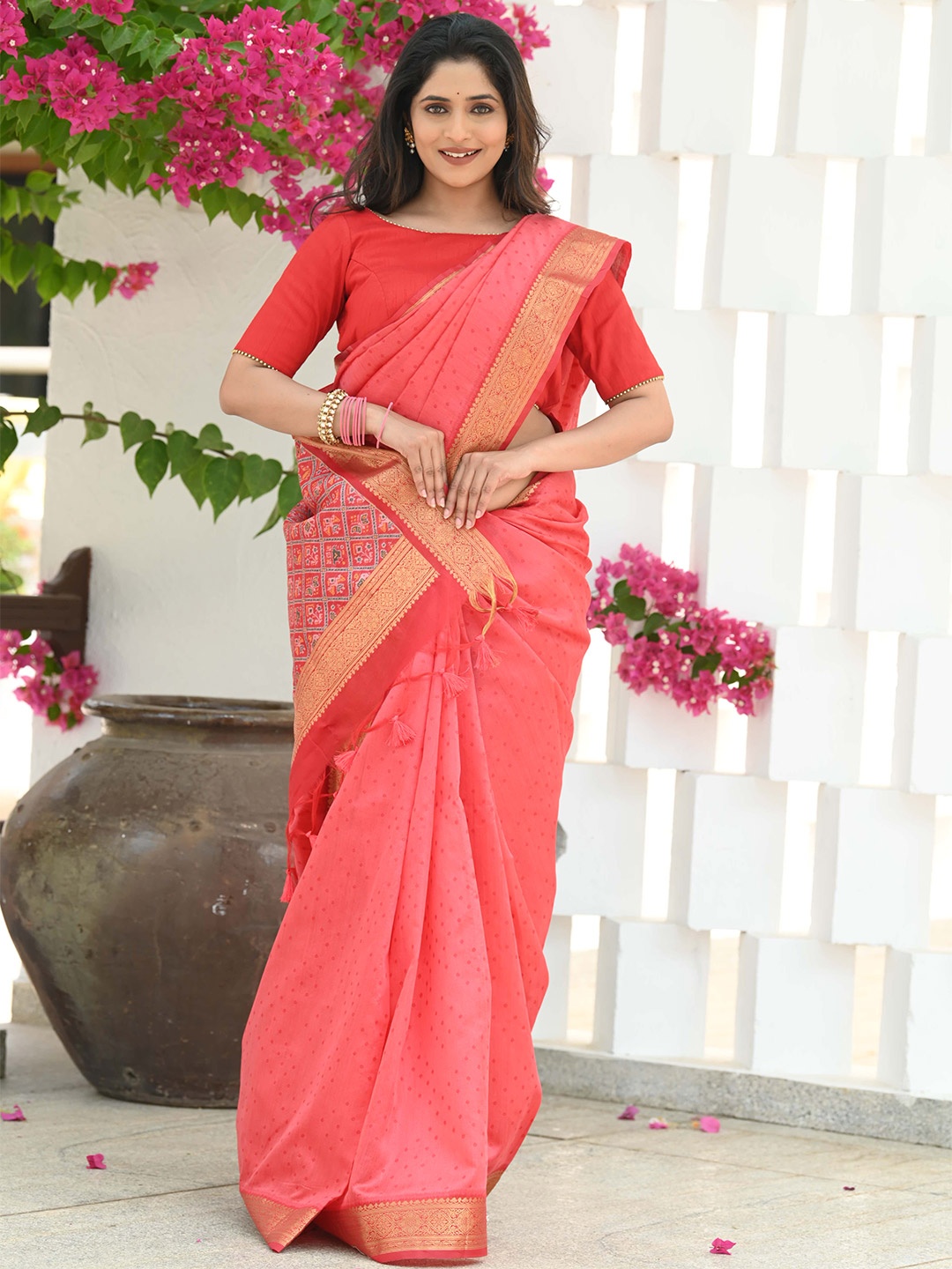 

BEATITUDE Bandhani Printed Zari Saree, Pink