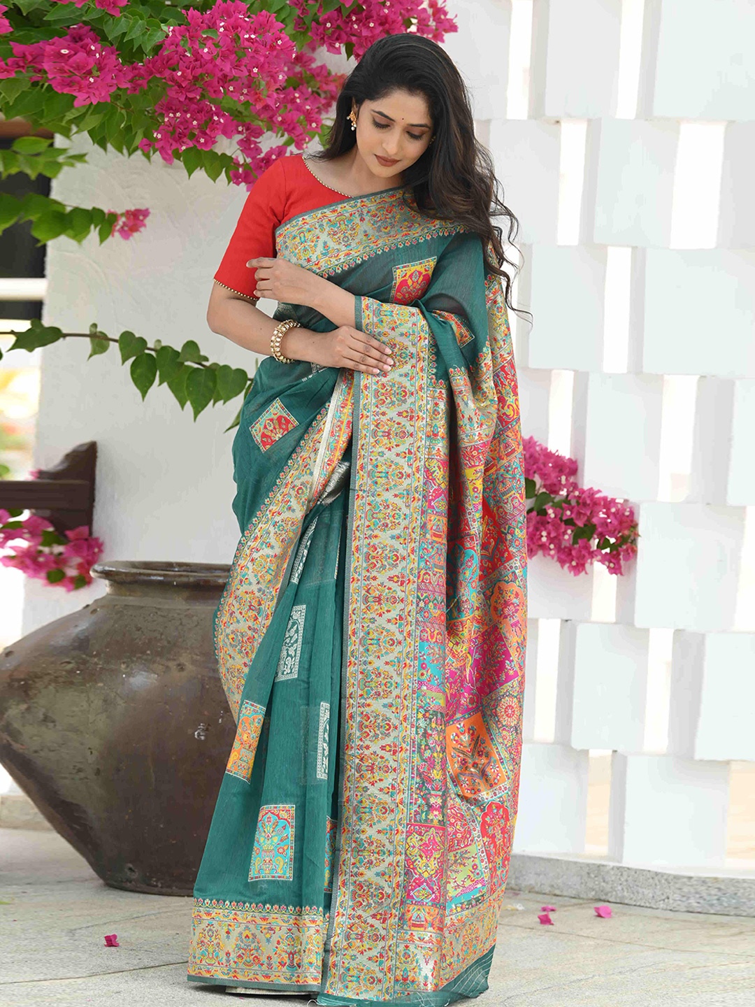 

BEATITUDE Floral Woven Design Saree, Green