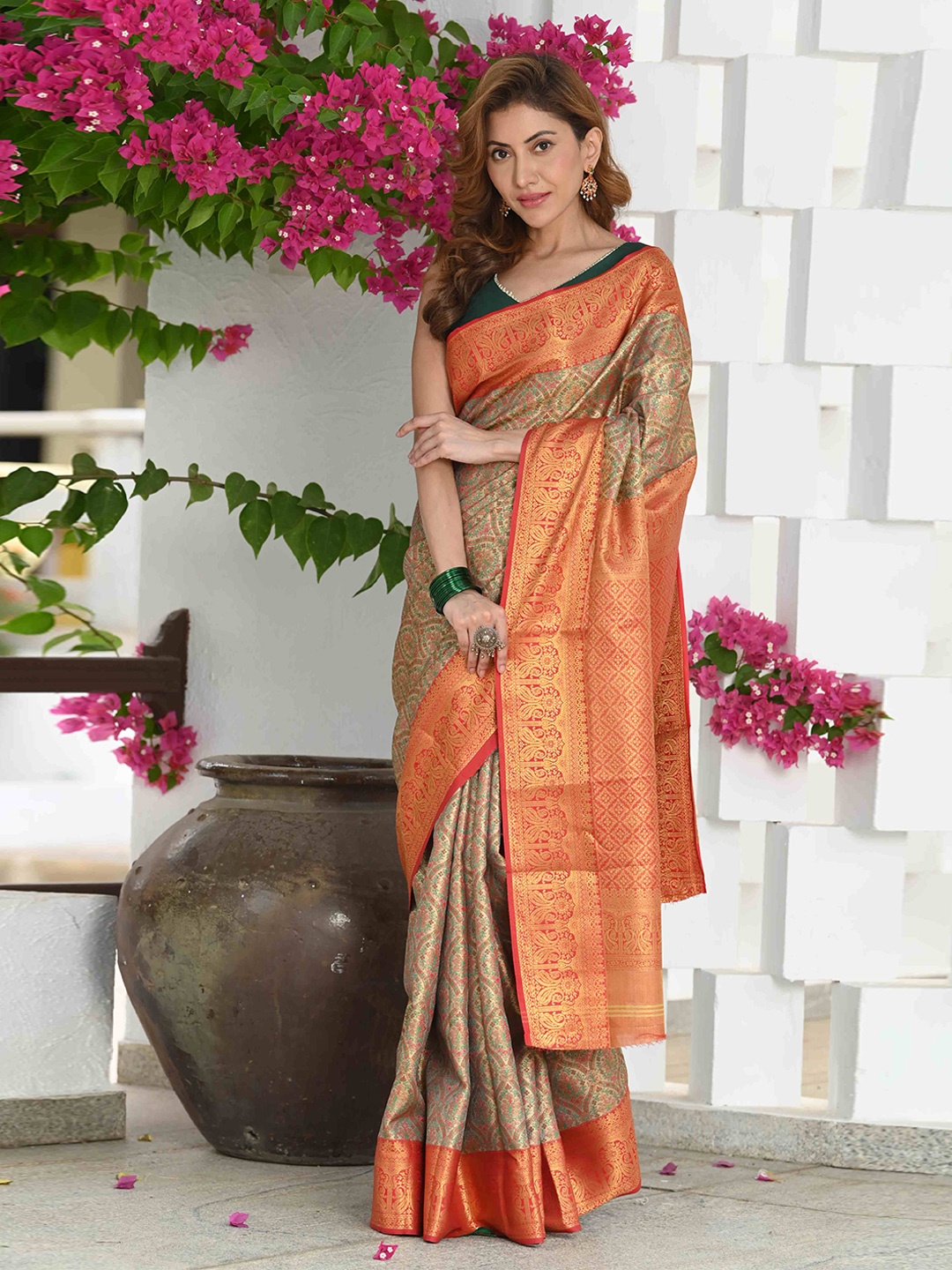 

BEATITUDE Ethnic Motifs Woven Design Zari Saree, Green