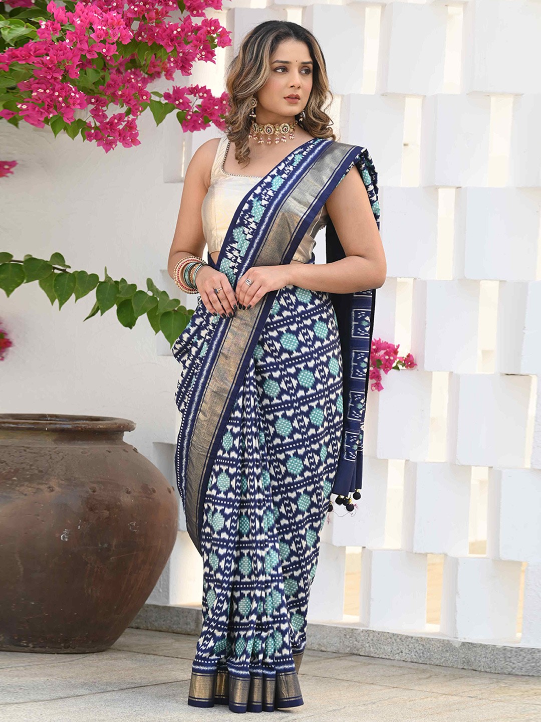 

BEATITUDE Geometric Printed Zari Saree, Blue