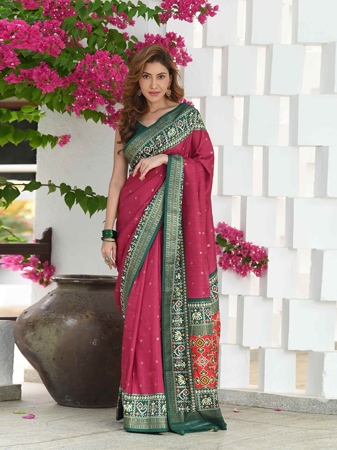 

BEATITUDE Ethnic Motif Woven Design Zari Saree, Pink