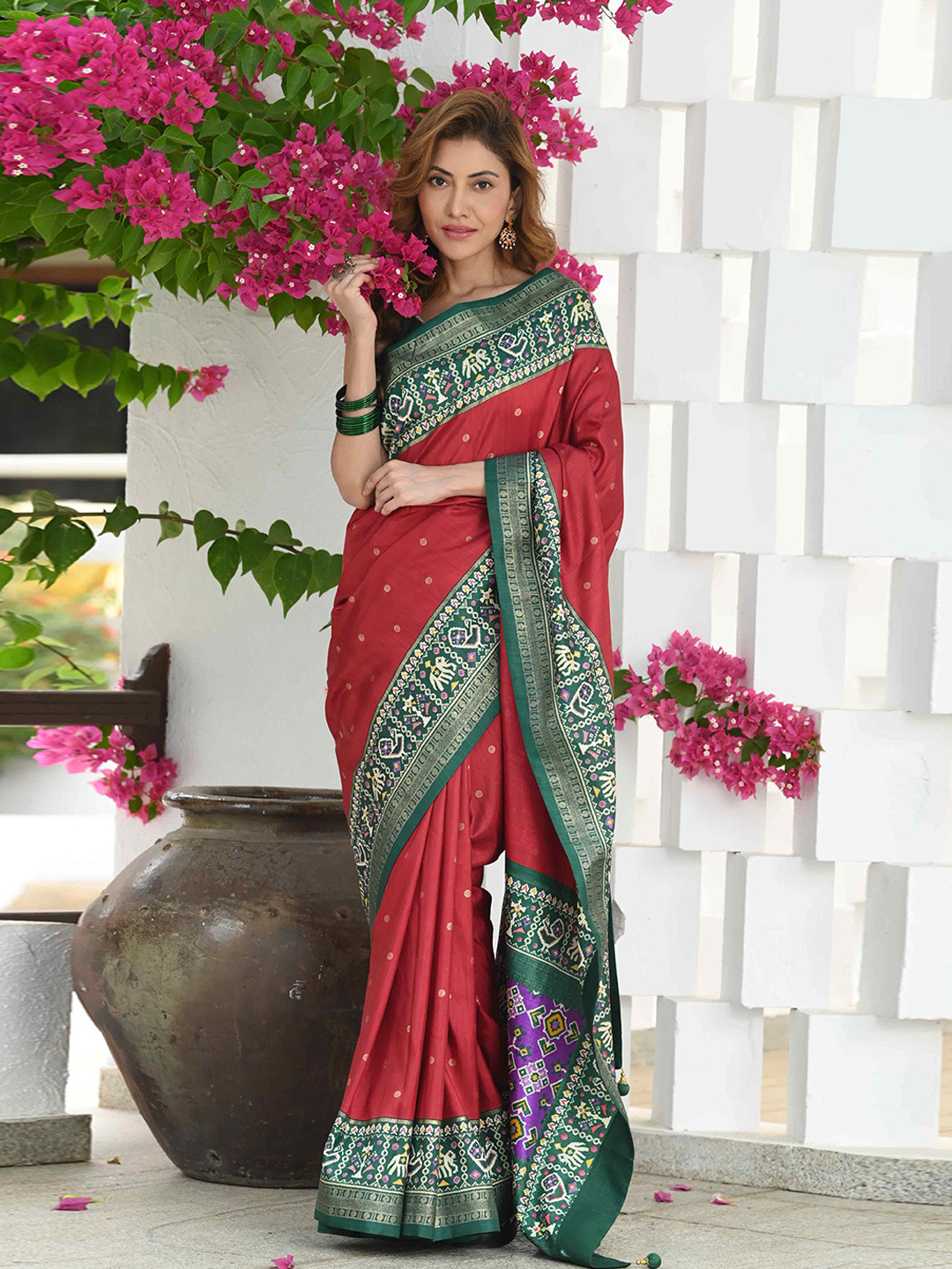 

BEATITUDE Woven Design Printed Zari Saree, Red