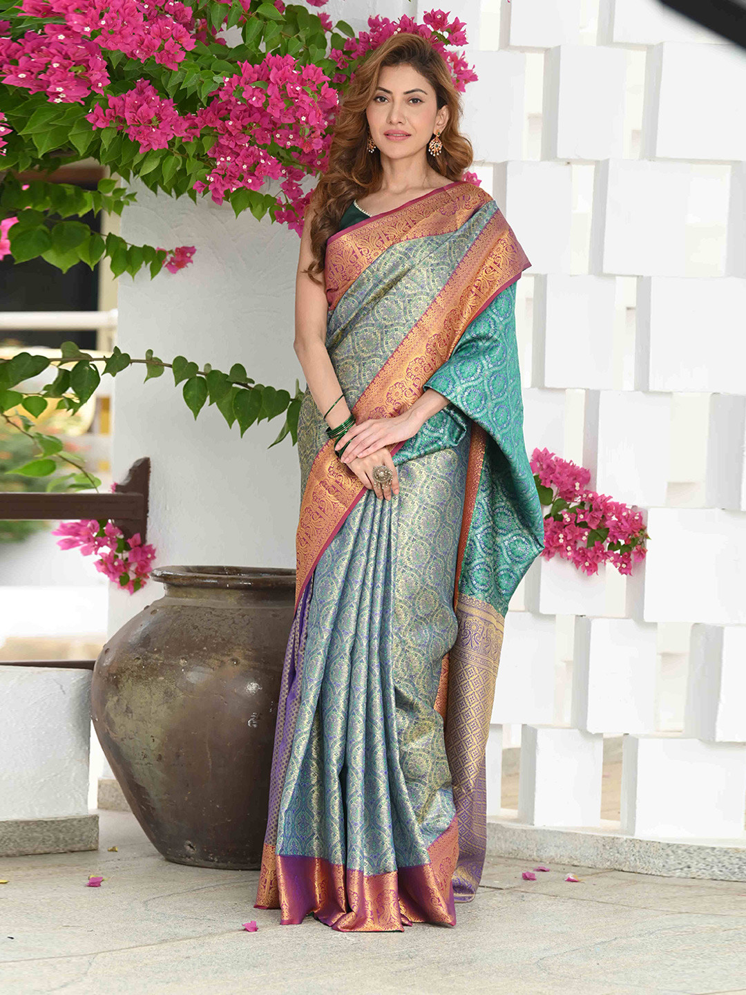 

BEATITUDE Ethnic Motifs Woven Design Zari Banarasi Saree, Green