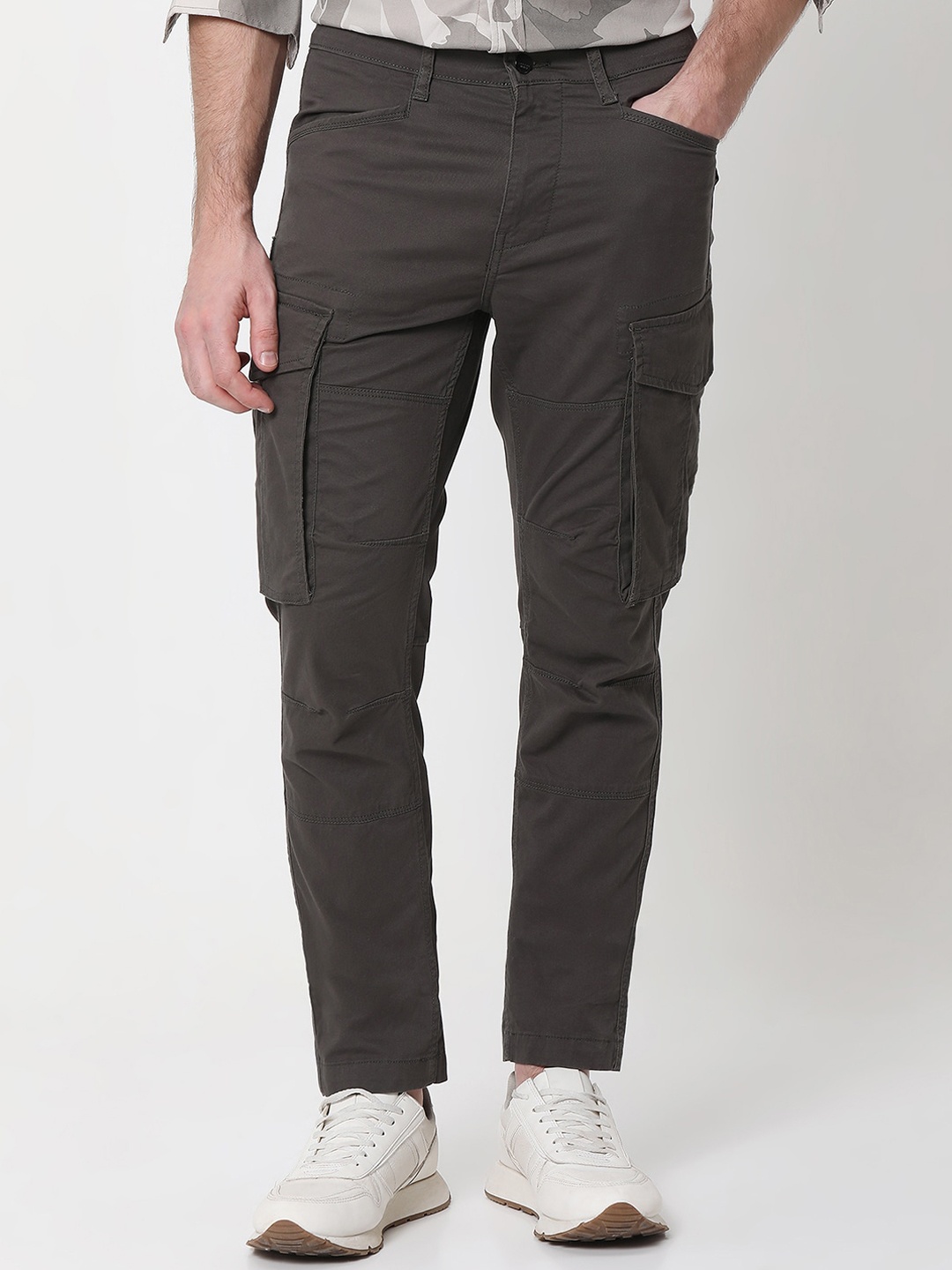 

Mufti Men Slim Fit Mid-Rise Cargo Trouser, Olive