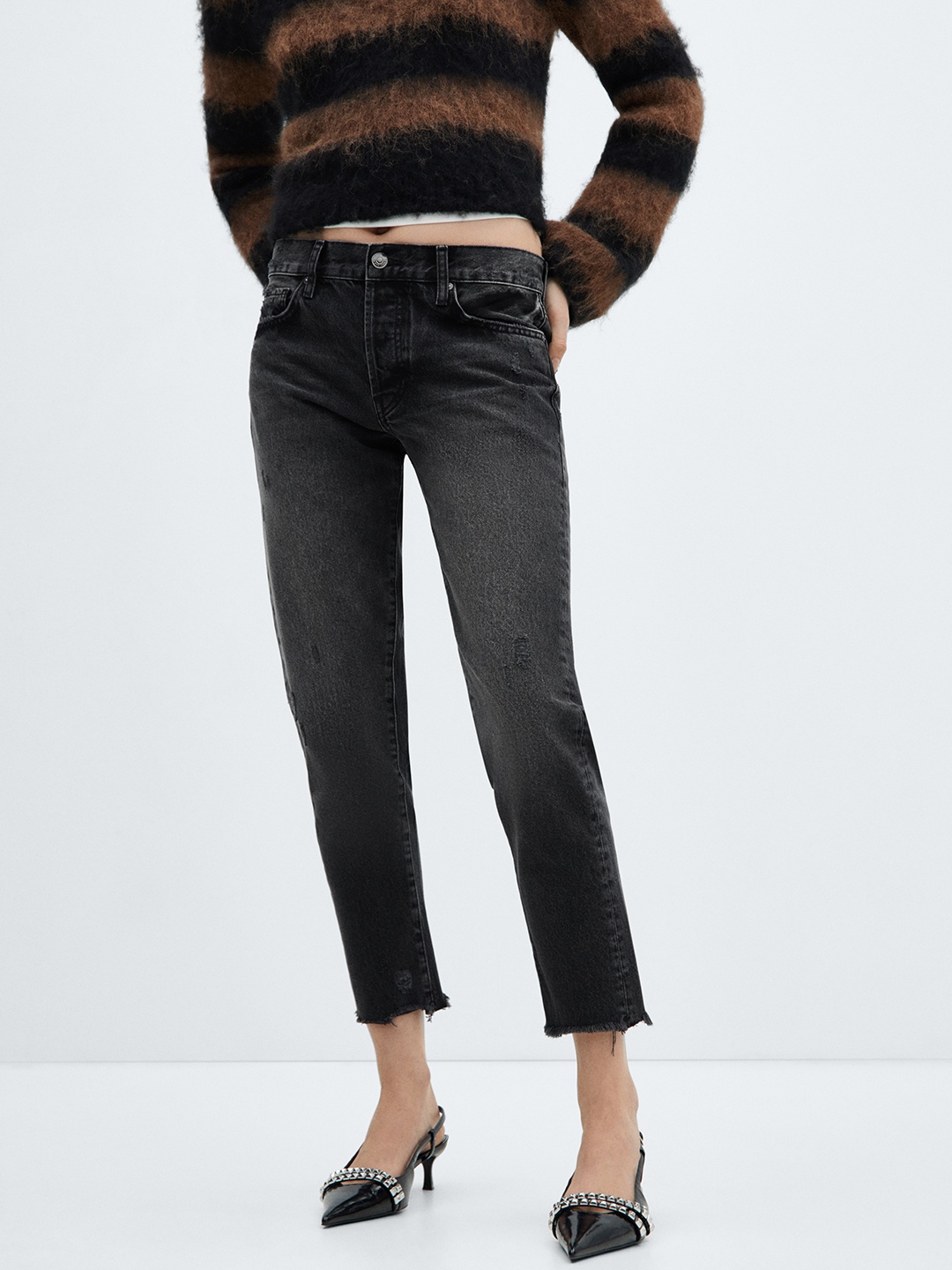 

MANGO Women Mildly Distressed Stretchable Cotton Jeans, Grey