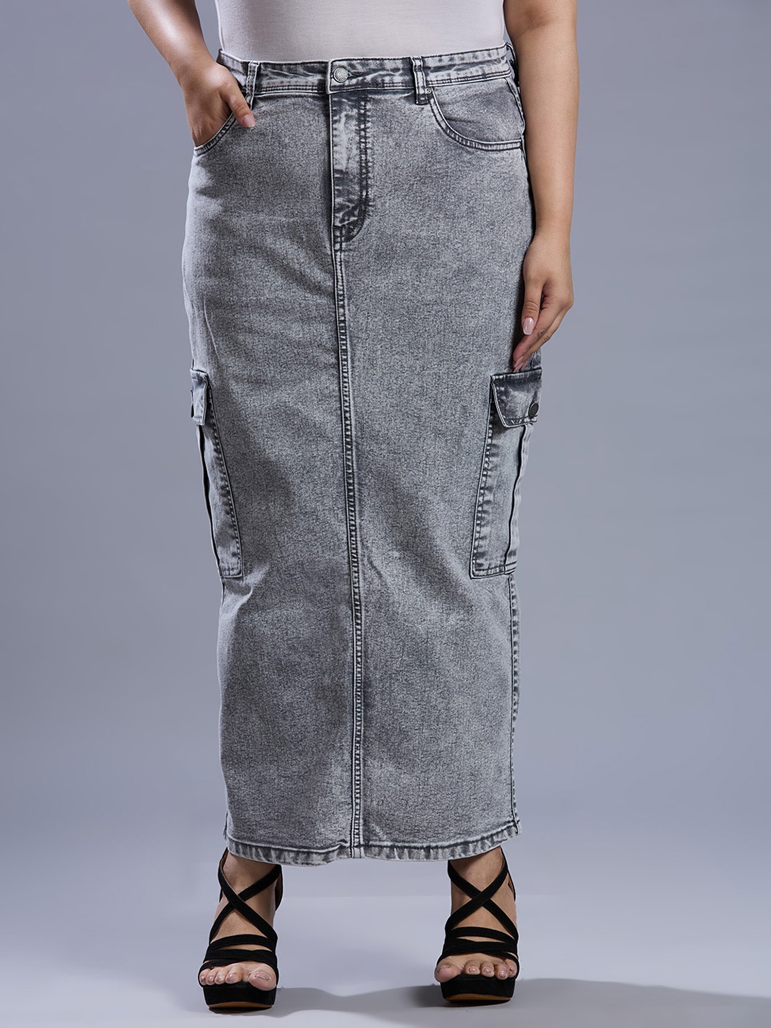 

Turning Blue Women Plus Size Straight Fit Cargo Skirt