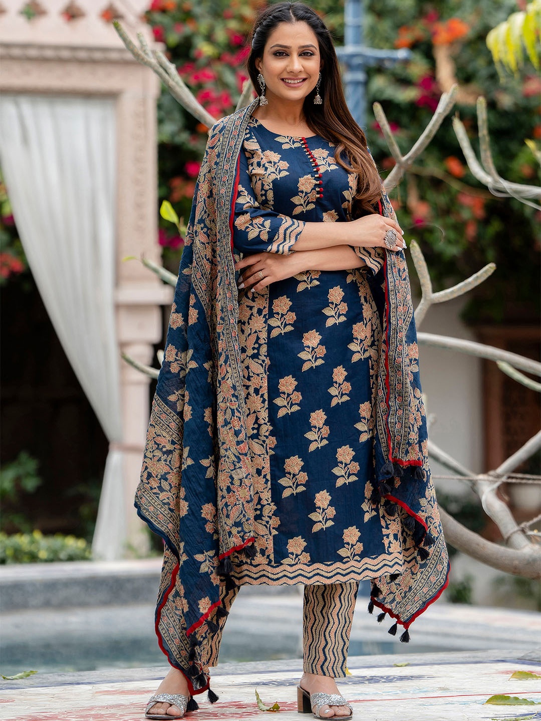 

Rangeelo Floral Printed Regular Pure Cotton Kurta with Trousers & With Dupatta, Blue