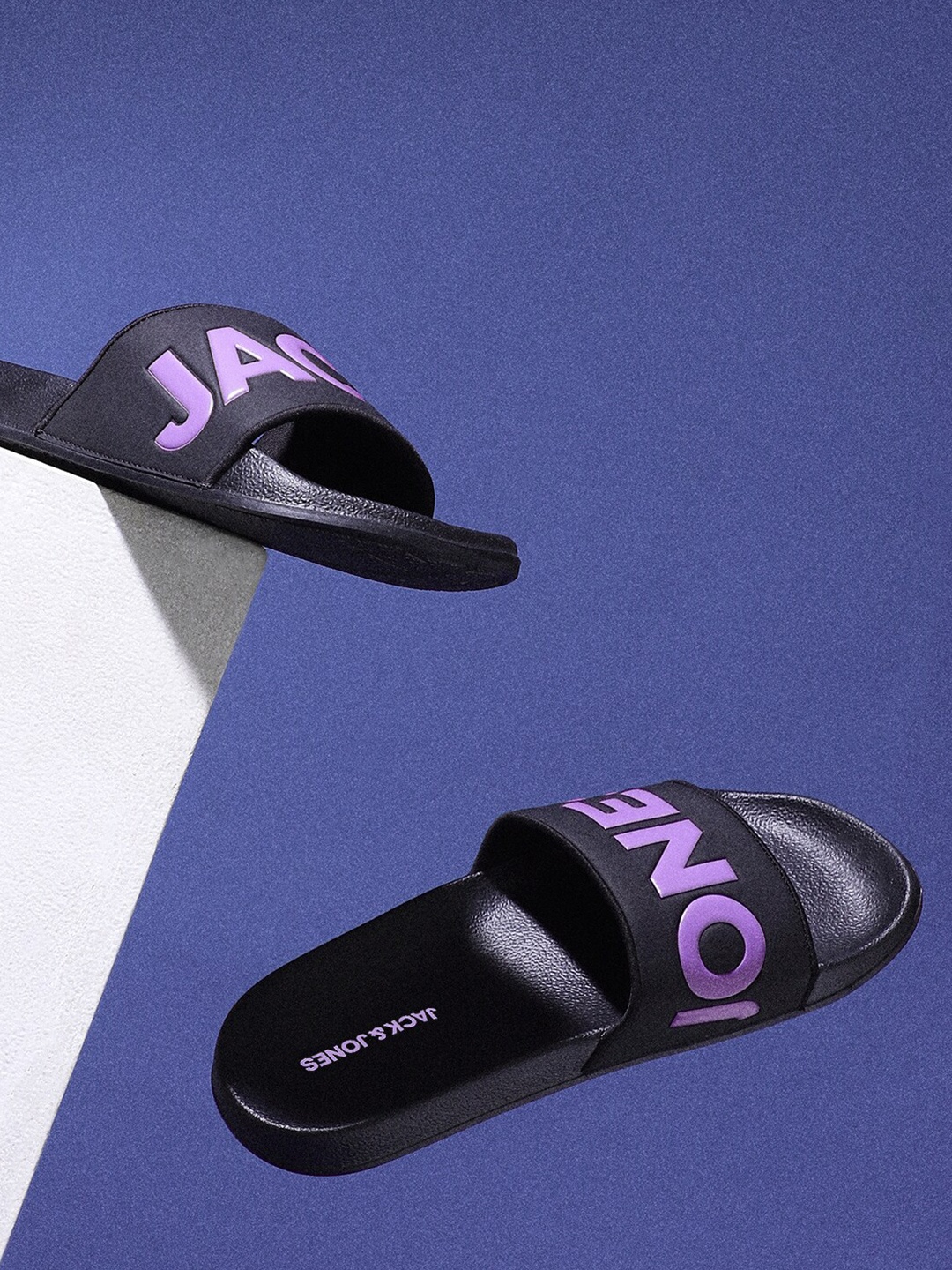 

Jack & Jones Men Self Design Sliders, Black