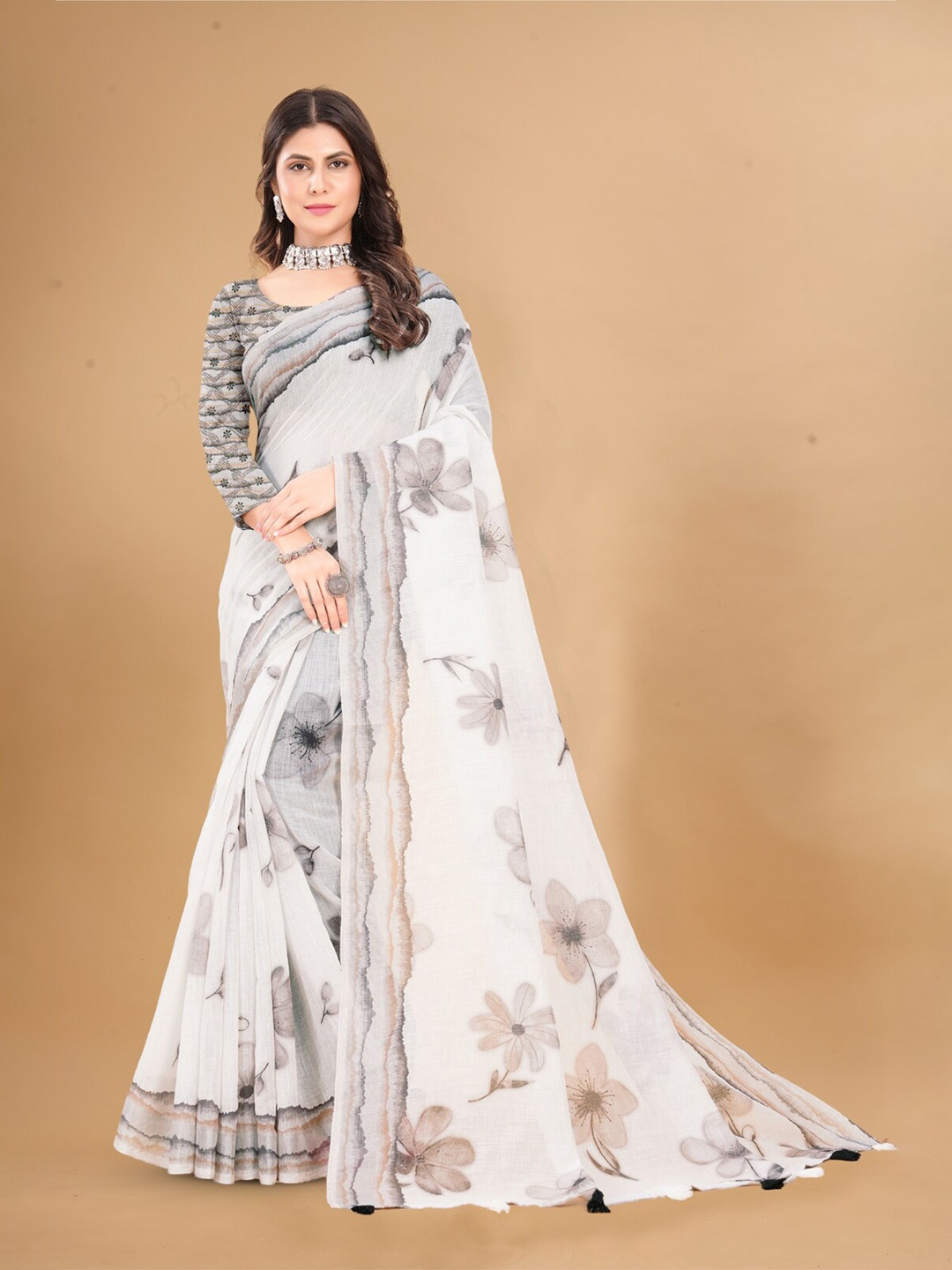 

Inithi Floral Printed Saree, White