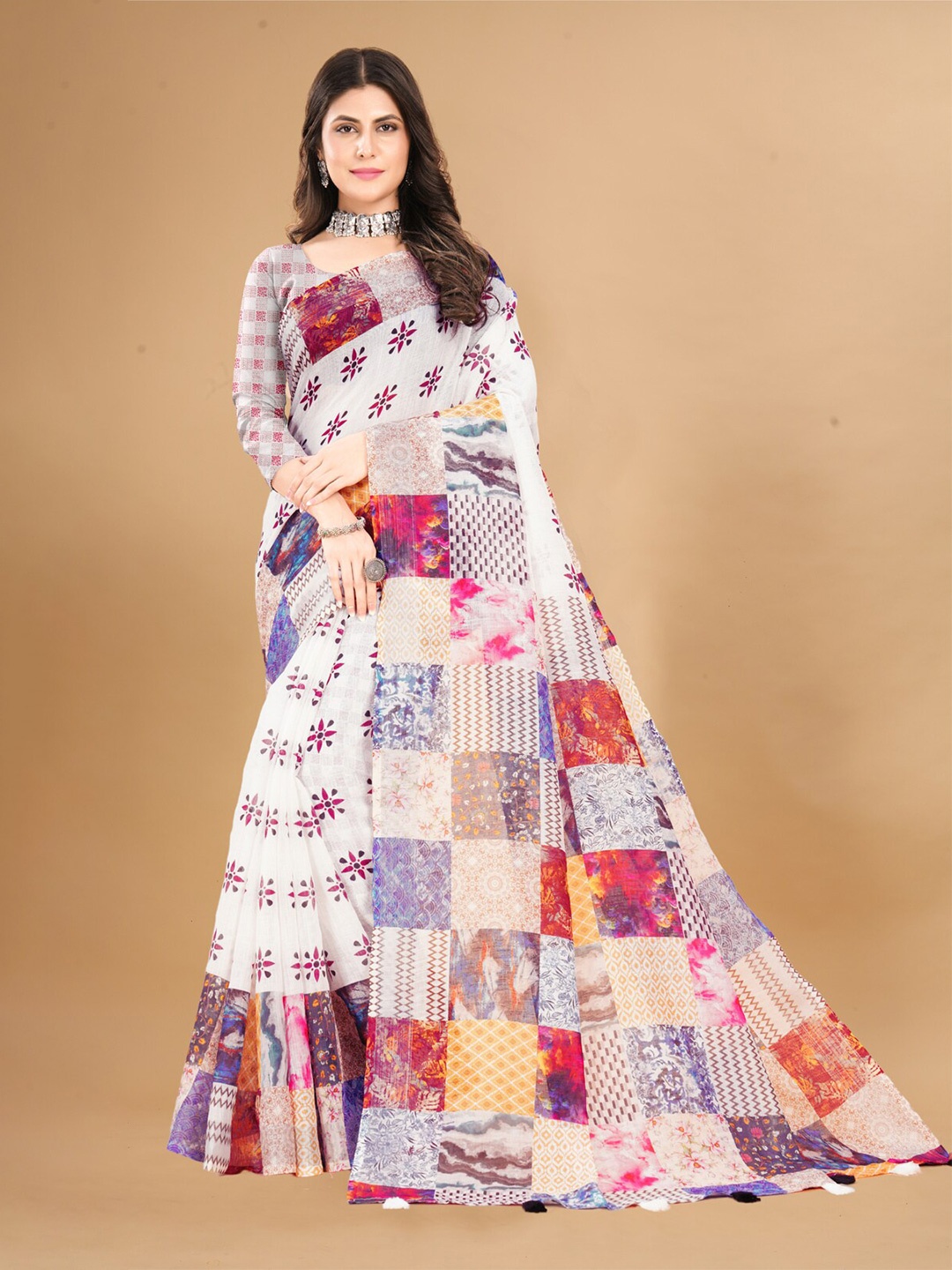 

Inithi Abstract Printed Saree, White
