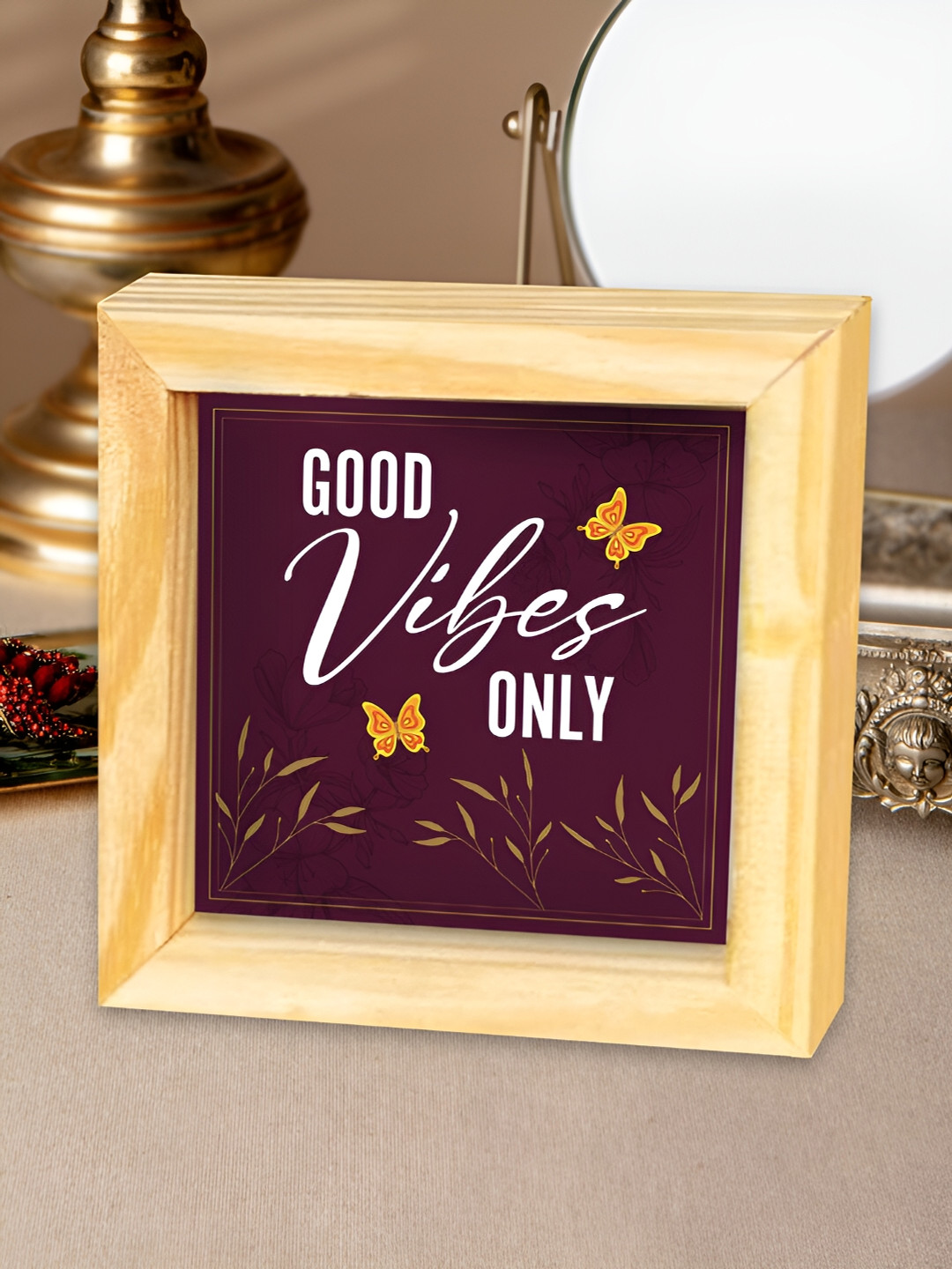 

ArtVibes Maroon Wooden Small Figurine Showpiece